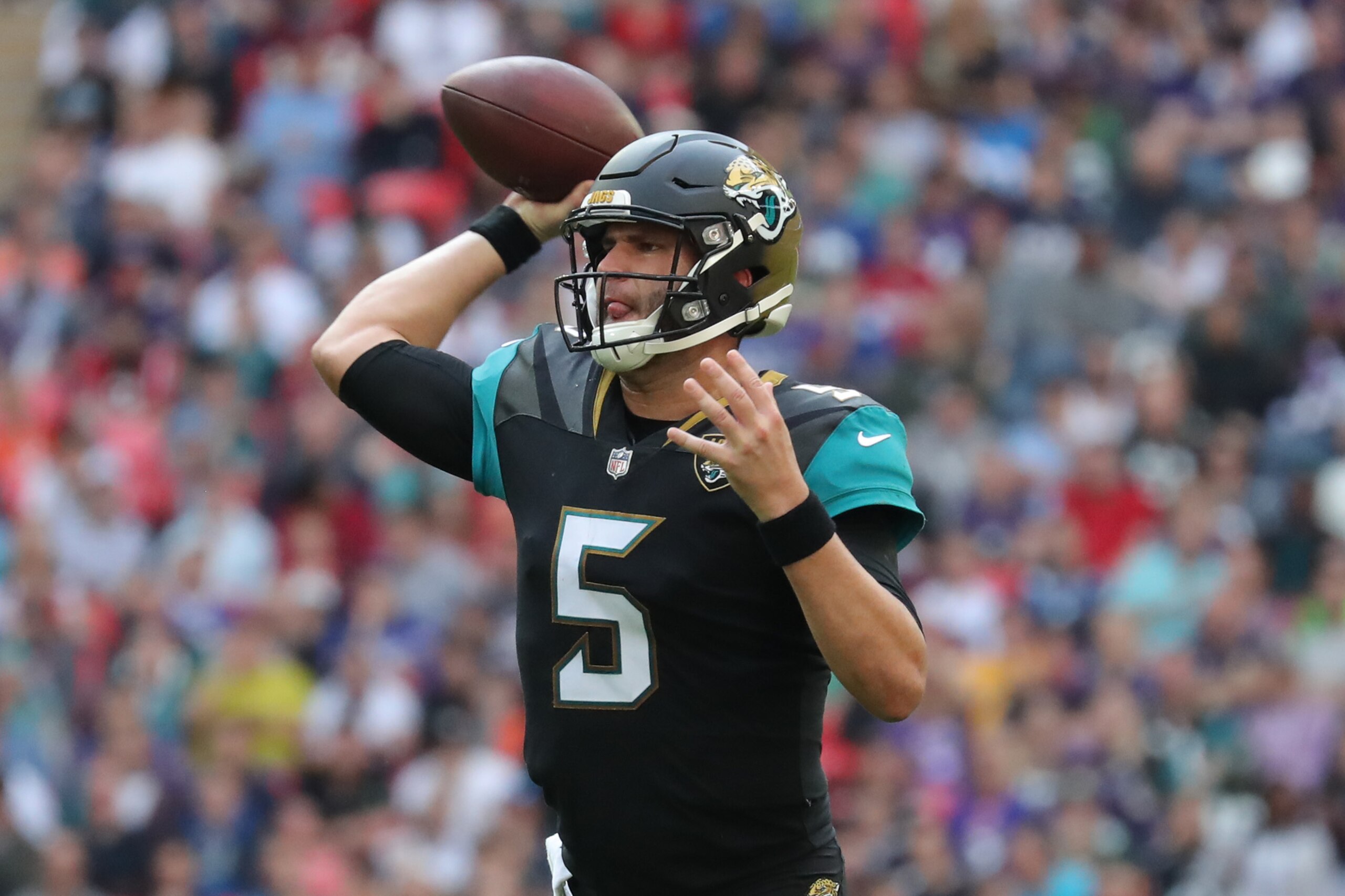 LONDON, ENGLAND - SEPTEMBER 24:  Quarterback Blake Bortles #5 of the Jacksonville Jaguars throws a pass against the Baltimore Ravens at Wembley Stadium on September 24, 2017 in London, United Kingdom. (Photo by Mitchell Gunn/Getty Images)