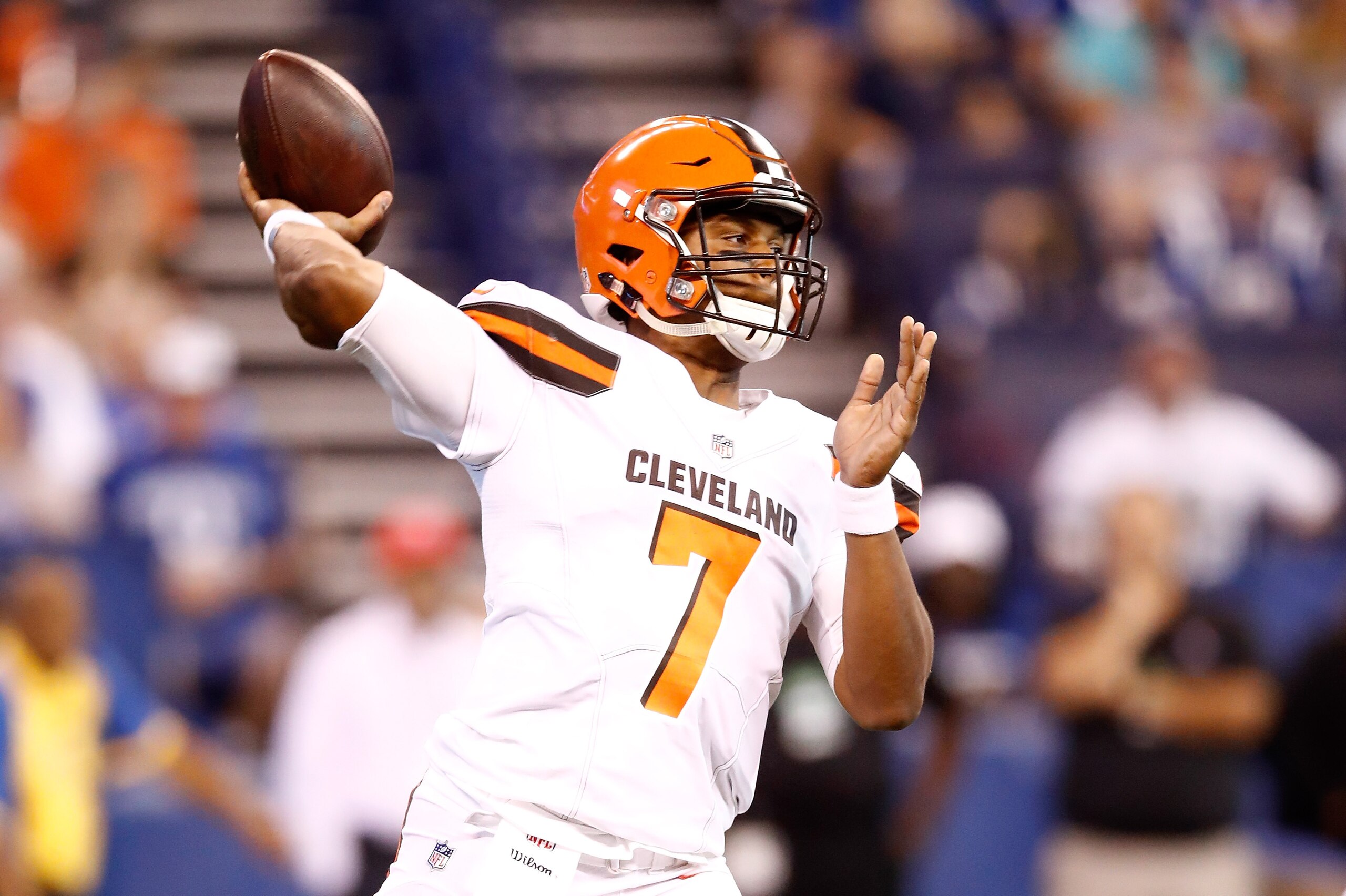 INDIANAPOLIS, IN - SEPTEMBER 24:  DeShone Kizer #7 of the Cleveland Browns throws a pass during the game against the Indianapolis Colts at Lucas Oil Stadium on September 24, 2017 in Indianapolis, Indiana.  (Photo by Andy Lyons/Getty Images)