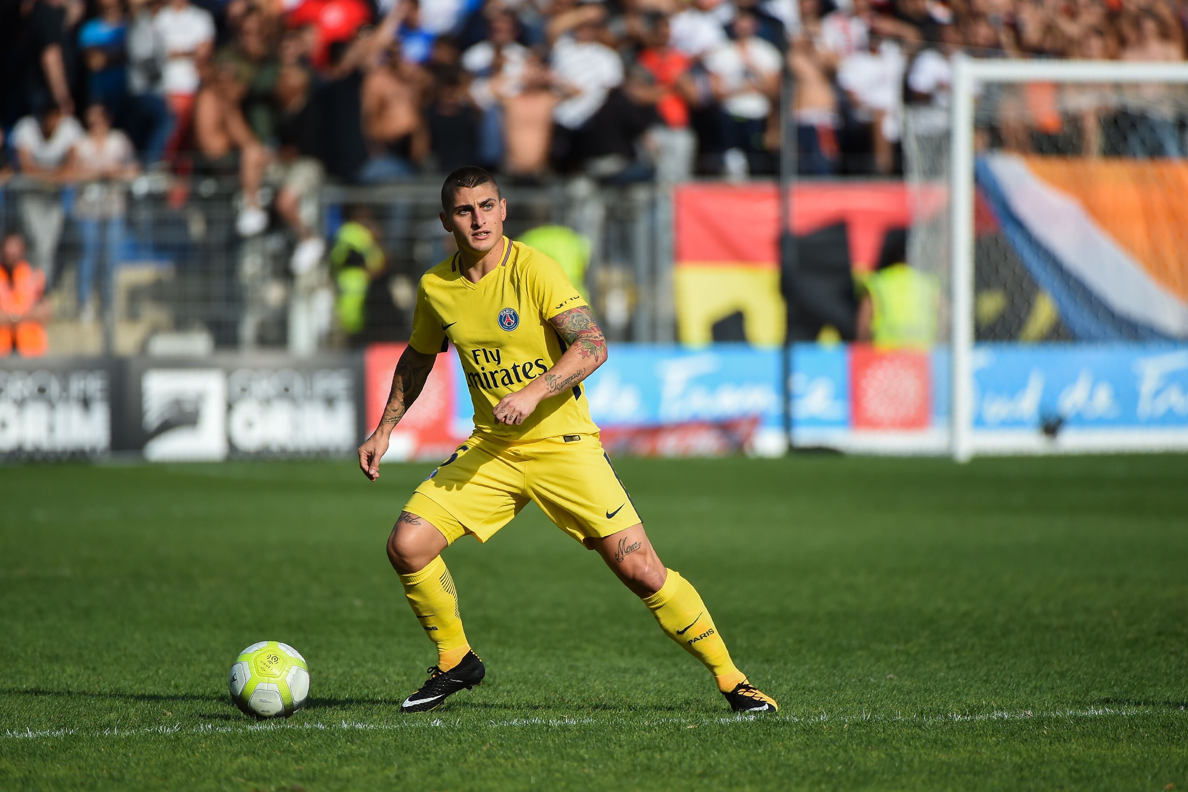 Paris Saint-Germain's Italian midfielder Marco Verratti controls the ball during the French Ligue 1 football match between Paris Saint-Germain (PSG) and Montpellier on September 23, 2017 at the Stade de la Mosson stadium in Montpellier, southern France. /