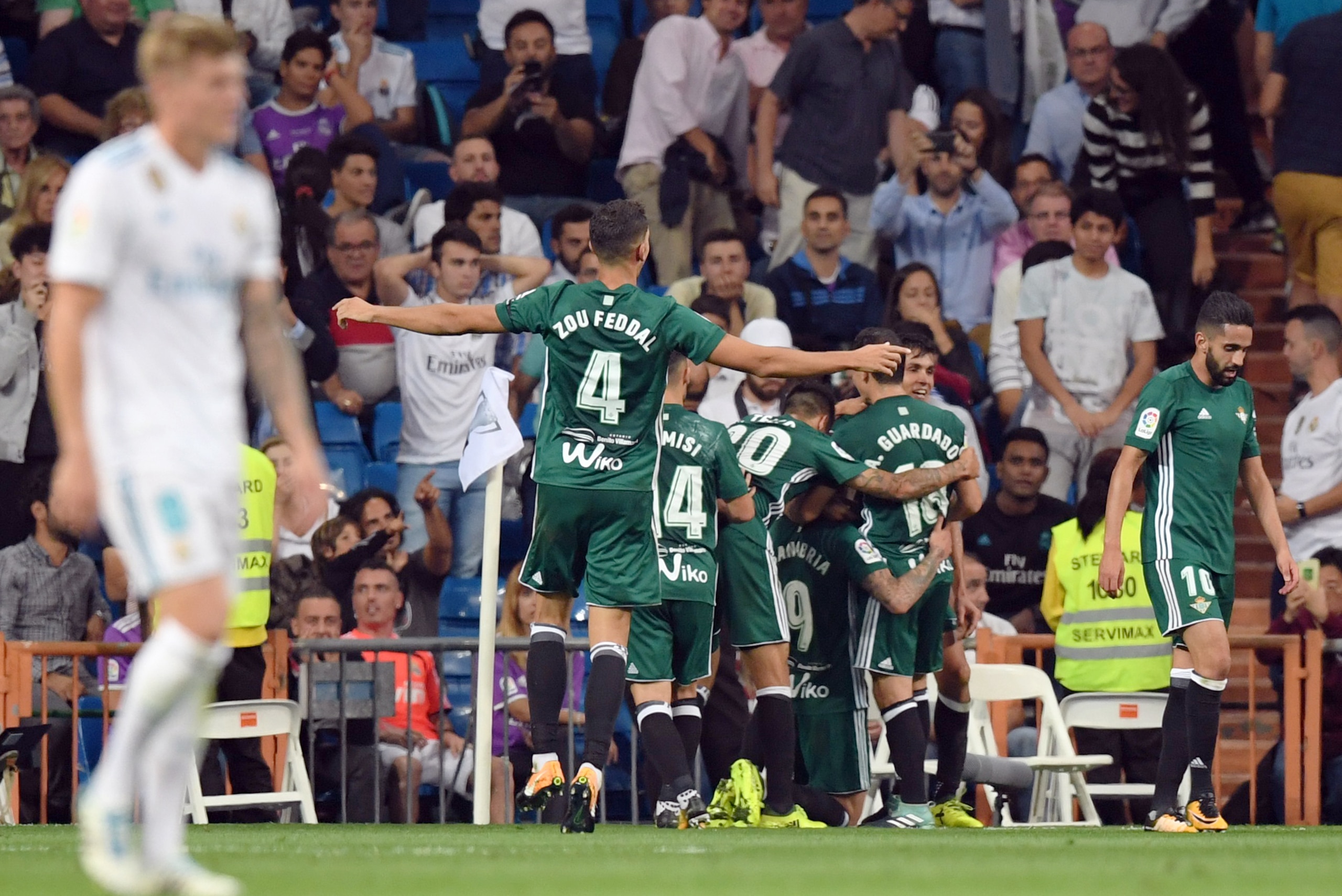 Betis players celebrate a goal during the Spanish league football match Real Madrid CF against Real Betis  at the Santiago Bernabeu stadium in Madrid on September 20, 2017. / AFP PHOTO / GABRIEL BOUYS        (Photo credit should read GABRIEL BOUYS/AFP/Get