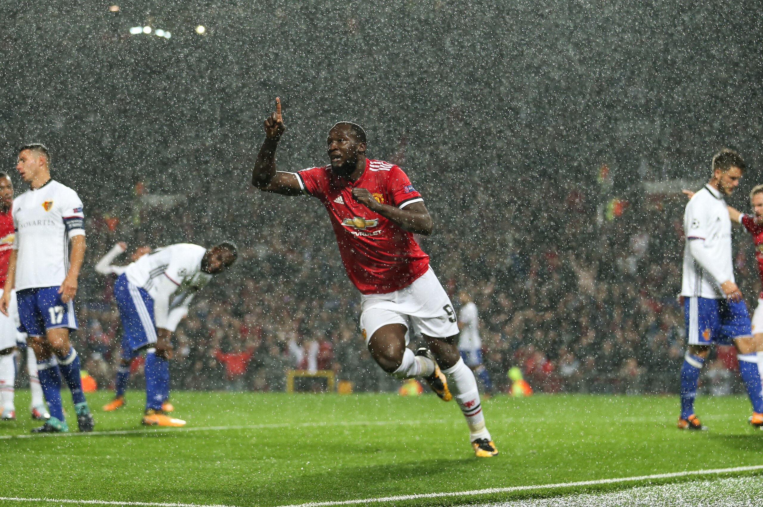 MANCHESTER, ENGLAND - SEPTEMBER 12: Romelu Lukaku of Manchester United celebrates after scoring a goal to make it 2-0 during the UEFA Champions League match between Manchester United and FC Basel at Old Trafford on September 12, 2017 in Manchester, Englan