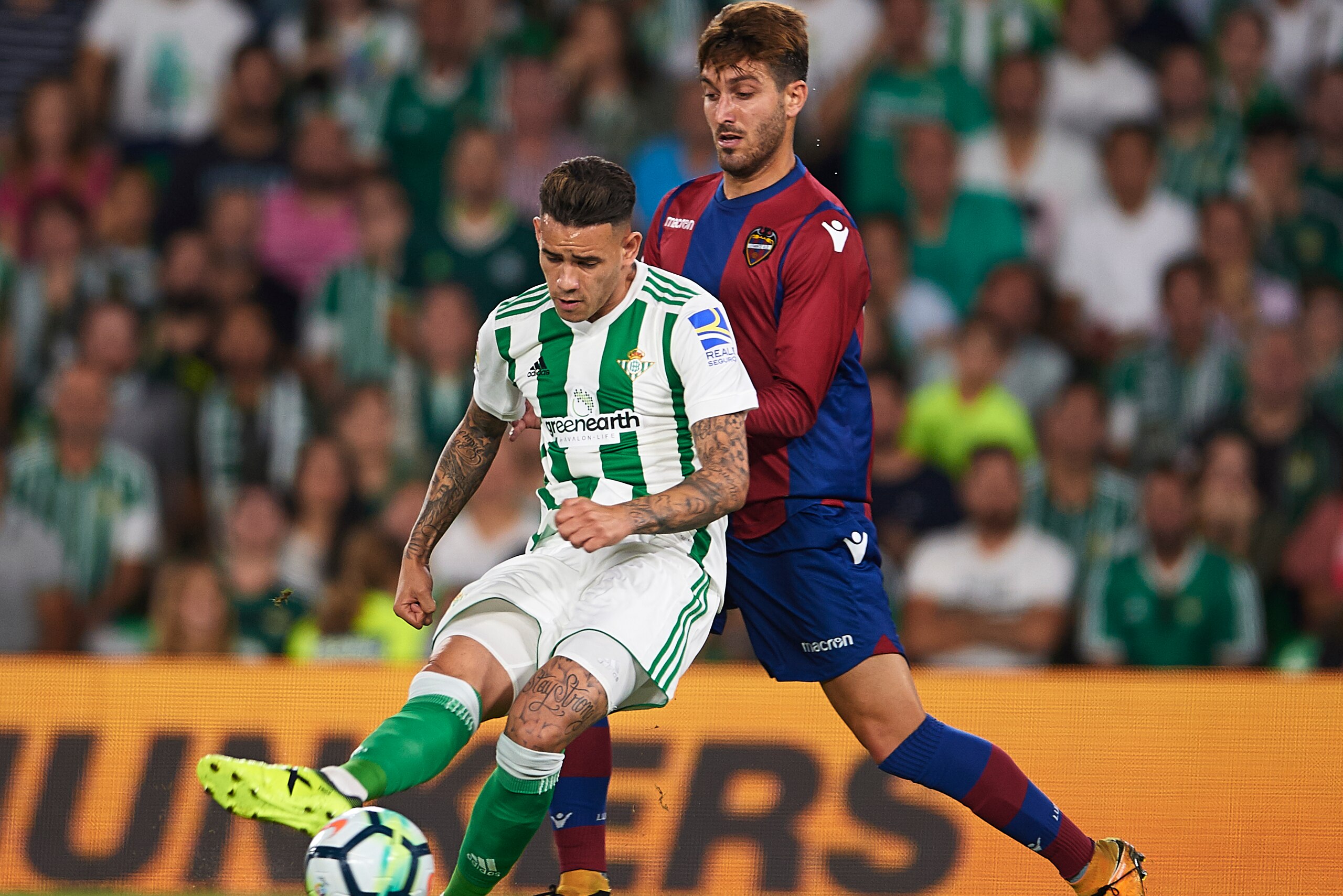 SEVILLE, SPAIN - SEPTEMBER 25: Arnaldo Antonio Sanabria of Real Betis Balompie (L)  competes being followed by Jose Campana of Levante UD (R)  during the La Liga match between Real Betis and Levante at Estadio Benito Villamarin on September 25, 2017 in Se