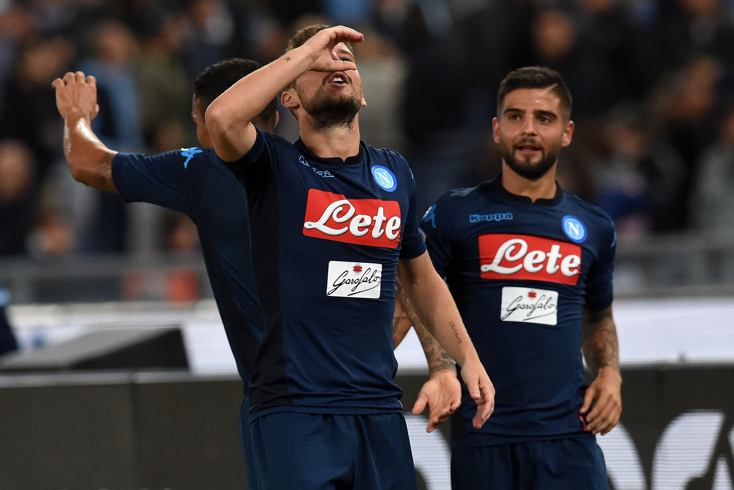 ROME, ITALY - SEPTEMBER 20:  Dries Mertens of SSC Napoli celebrates after scoring goal 1-3 during the Serie A match between SS Lazio and SSC Napoli at Stadio Olimpico on September 20, 2017 in Rome, Italy.  (Photo by Giuseppe Bellini/Getty Images)