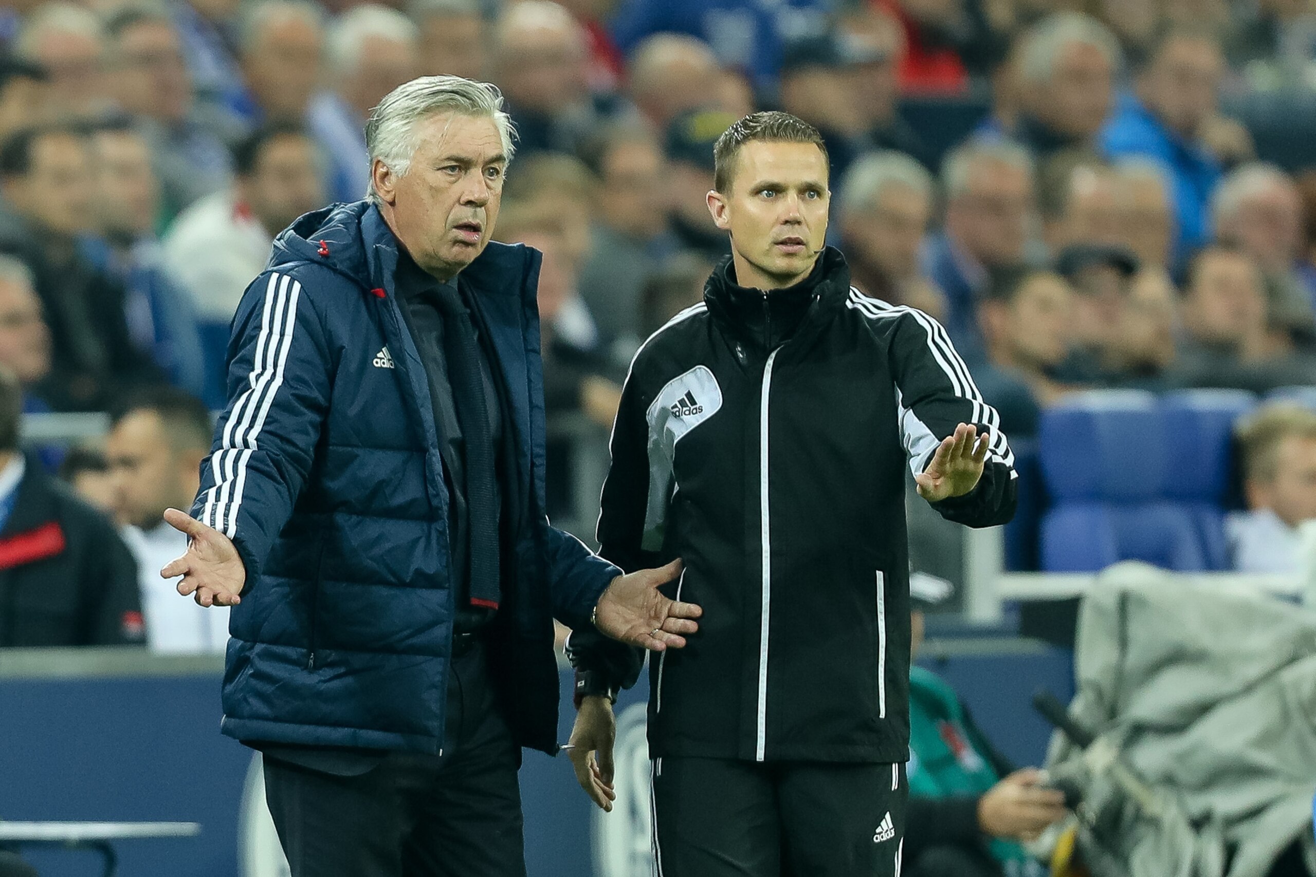 GELSENKIRCHEN, GERMANY - SEPTEMBER 19: Head coach Carlo Ancelotti of Bayern Muenchen gestures during the Bundesliga match between FC Schalke 04 and FC Bayern Muenchen at Veltins-Arena on September 19, 2017 in Gelsenkirchen, Germany. (Photo by TF-Images/TF