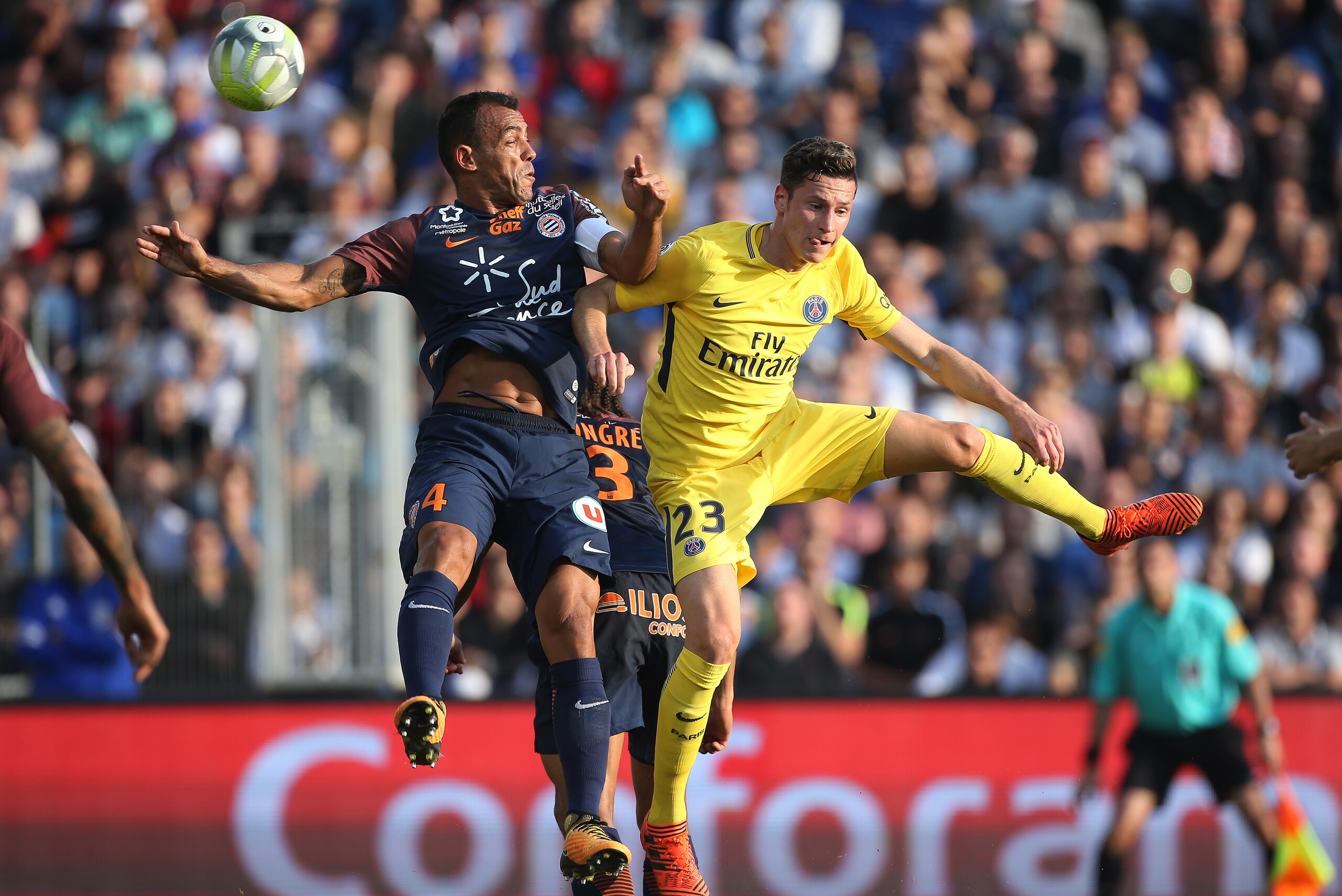 MONTPELLIER, FRANCE - SEPTEMBER 23: Vitorino Hilton of Montpellier, Julian Draxler of PSG during the French Ligue 1 match between Montpellier Herault SC (MHSC) and Paris Saint Germain (PSG) at Stade de la Mosson on September 23, 2017 in Montpellier, Franc