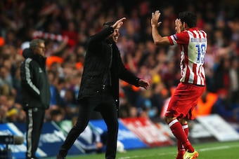LONDON, ENGLAND - APRIL 30:  Diego Costa (R) of Club Atletico de Madrid celebrates his goal with Diego Simeone, coach of Club Atletico de Madrid during the UEFA Champions League semi-final second leg match between Chelsea and Club Atletico de Madrid at St