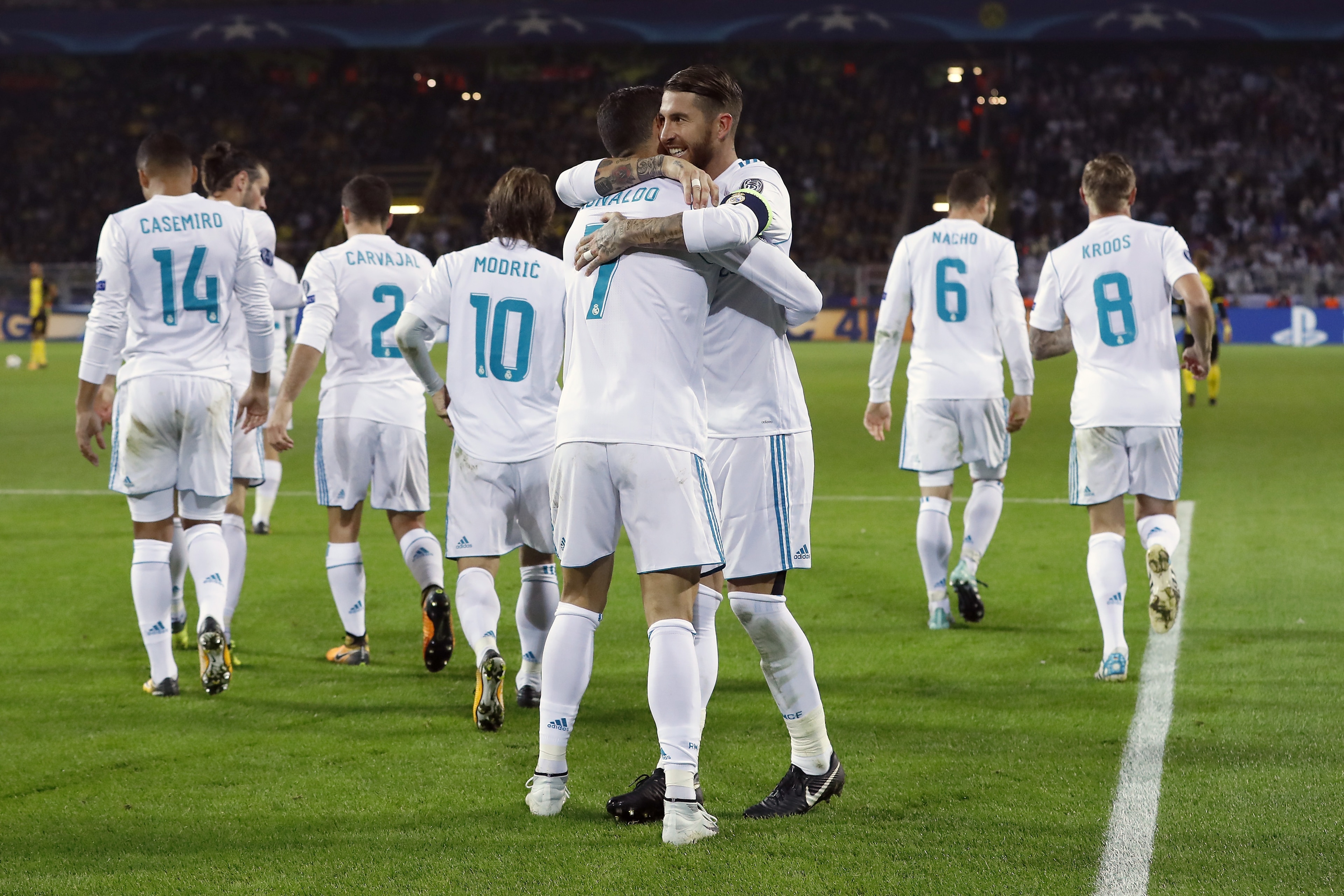 (L-R) Casemiro of Real Madrid, Gareth Bale of Real Madrid, Daniel Carvajal of Real Madrid, Luka Modric of Real Madrid, Cristiano Ronaldo of Real Madrid, Sergio Ramos of Real Madrid, Nacho of Real Madrid, Toni Kroos of Real Madrid during the UEFA Champions
