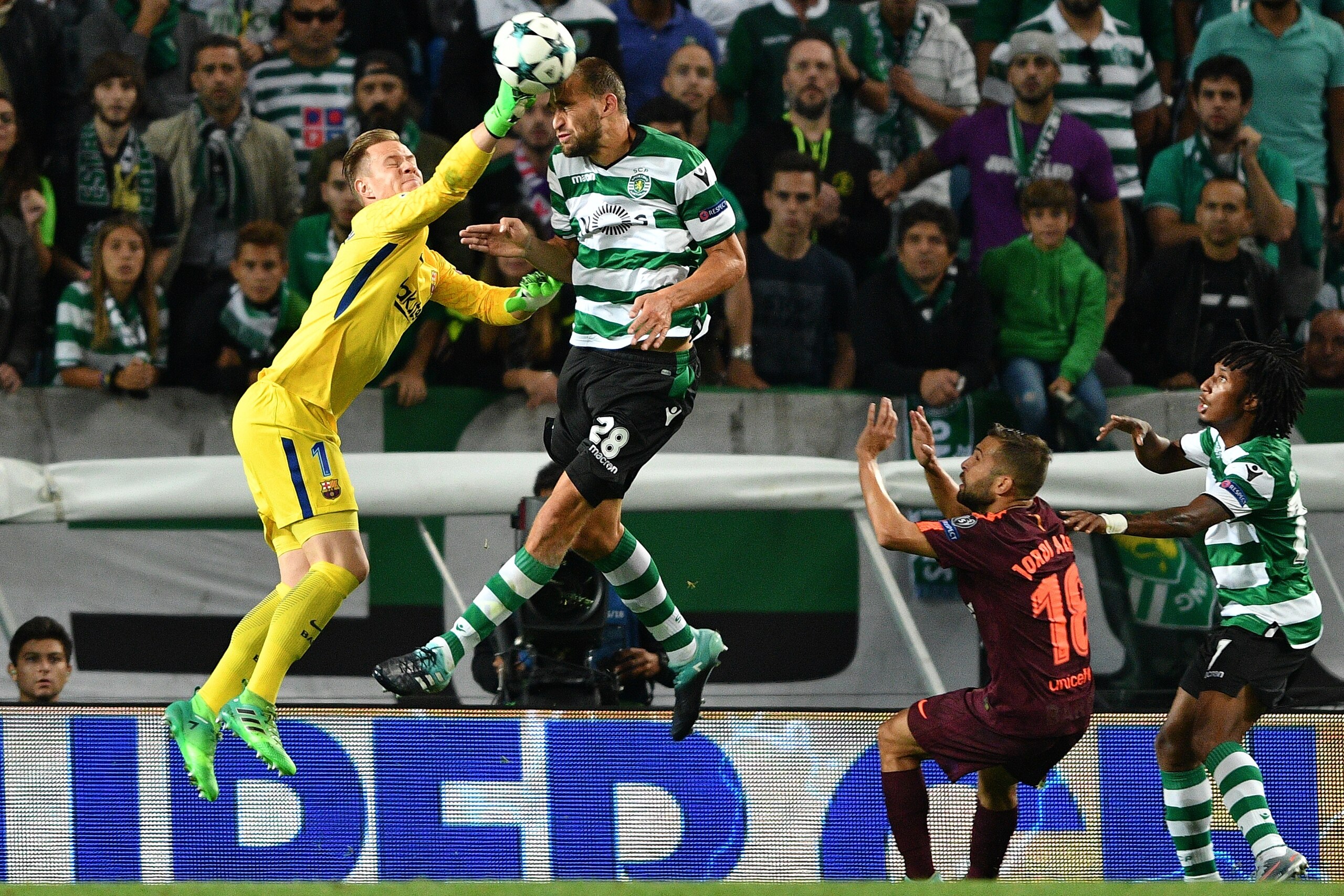 LISBON, PORTUGAL - SEPTEMBER 27: Bas Dost of Sporting CP competes for the ball with Ter Stegen of FC Barcelona during the UEFA Champions League group D match between Sporting CP and FC Barcelona at Estadio Jose Alvalade on September 27, 2017 in Lisbon, Po