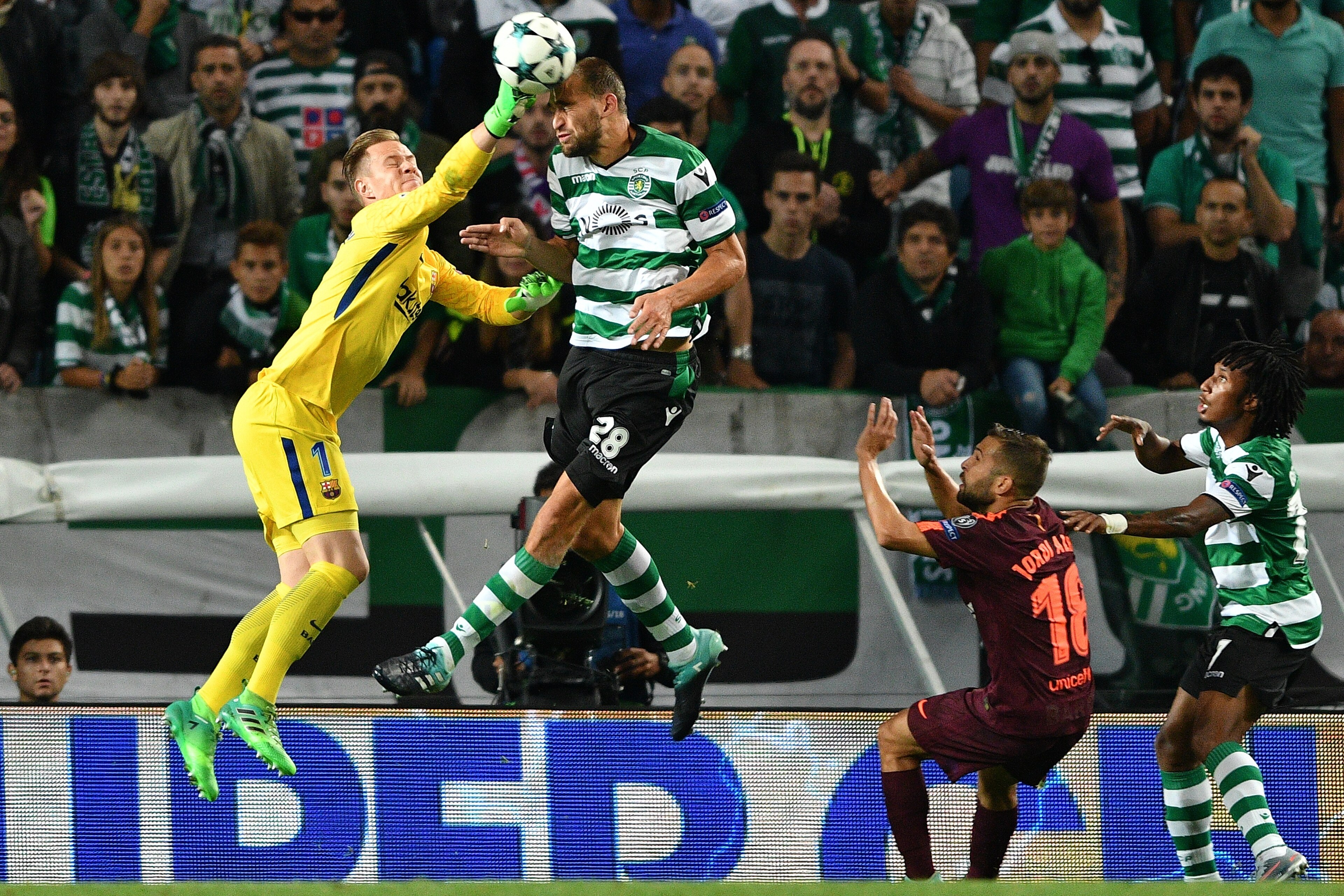 LISBON, PORTUGAL - SEPTEMBER 27: Bas Dost of Sporting CP competes for the ball with Ter Stegen of FC Barcelona during the UEFA Champions League group D match between Sporting CP and FC Barcelona at Estadio Jose Alvalade on September 27, 2017 in Lisbon, Po