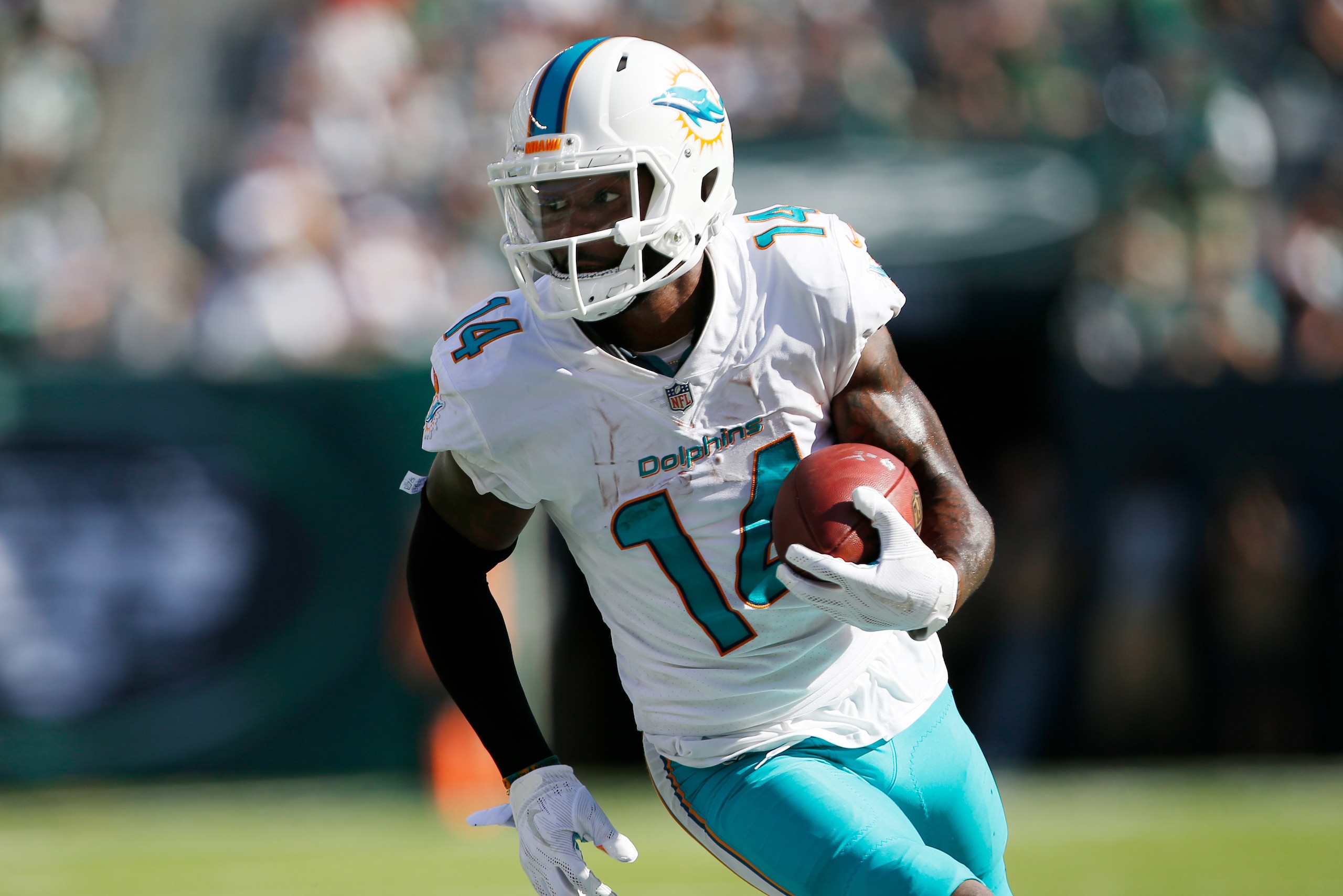 EAST RUTHERFORD, NJ - SEPTEMBER 24: Jarvis Landry #14 of the Miami Dolphins runs the ball against the New York Jets during the second half of an NFL game at MetLife Stadium on September 24, 2017 in East Rutherford, New Jersey. The New York Jets defeated t