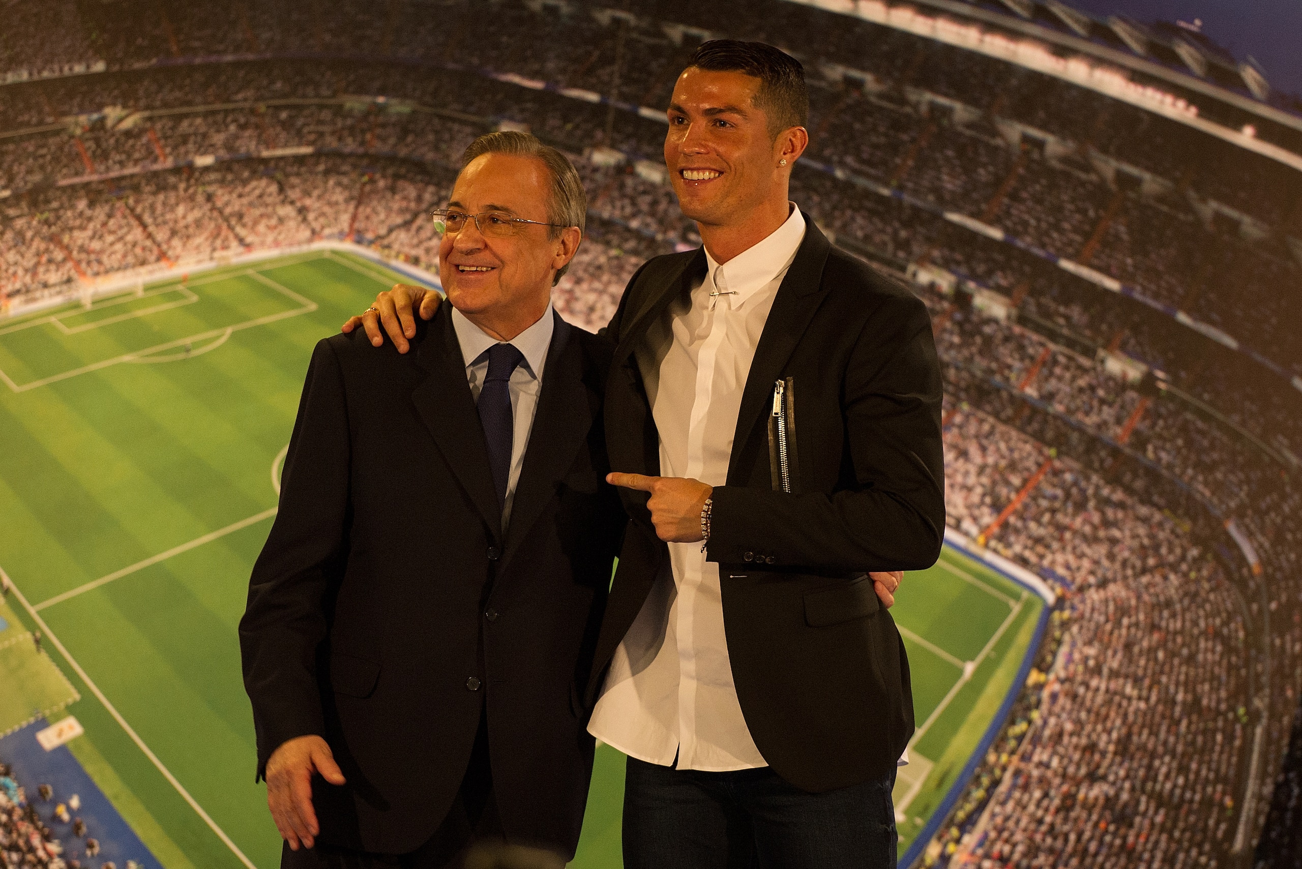 MADRID, SPAIN - NOVEMBER 07:  Cristiano Ronaldo of Real Madrid embraces club President Florentino Perez  following his press conference after signing a new five-year contract with the Spanish club at the Santiago Bernabeu stadium on November 7, 2016 in Ma