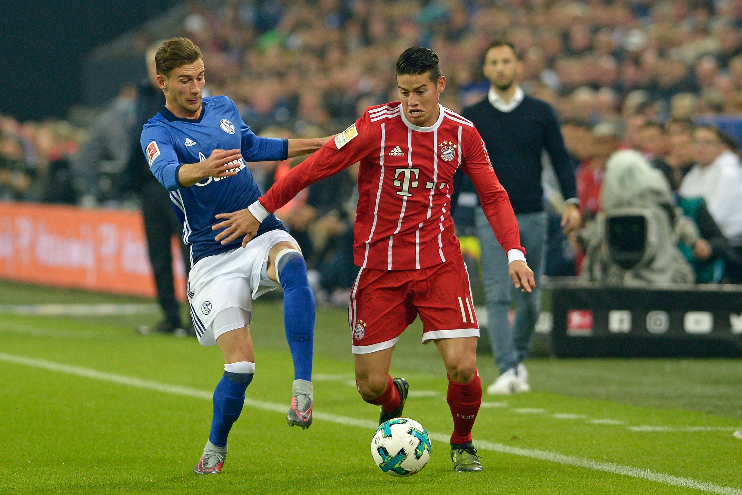 GELSENKIRCHEN, GERMANY - SEPTEMBER 19: Leon Goretzka of Schalke , James Rodriguez of Muenchen battle for the ball during the Bundesliga match between FC Schalke 04 and FC Bayern Muenchen at Veltins-Arena on September 19, 2017 in Gelsenkirchen, Germany. (P