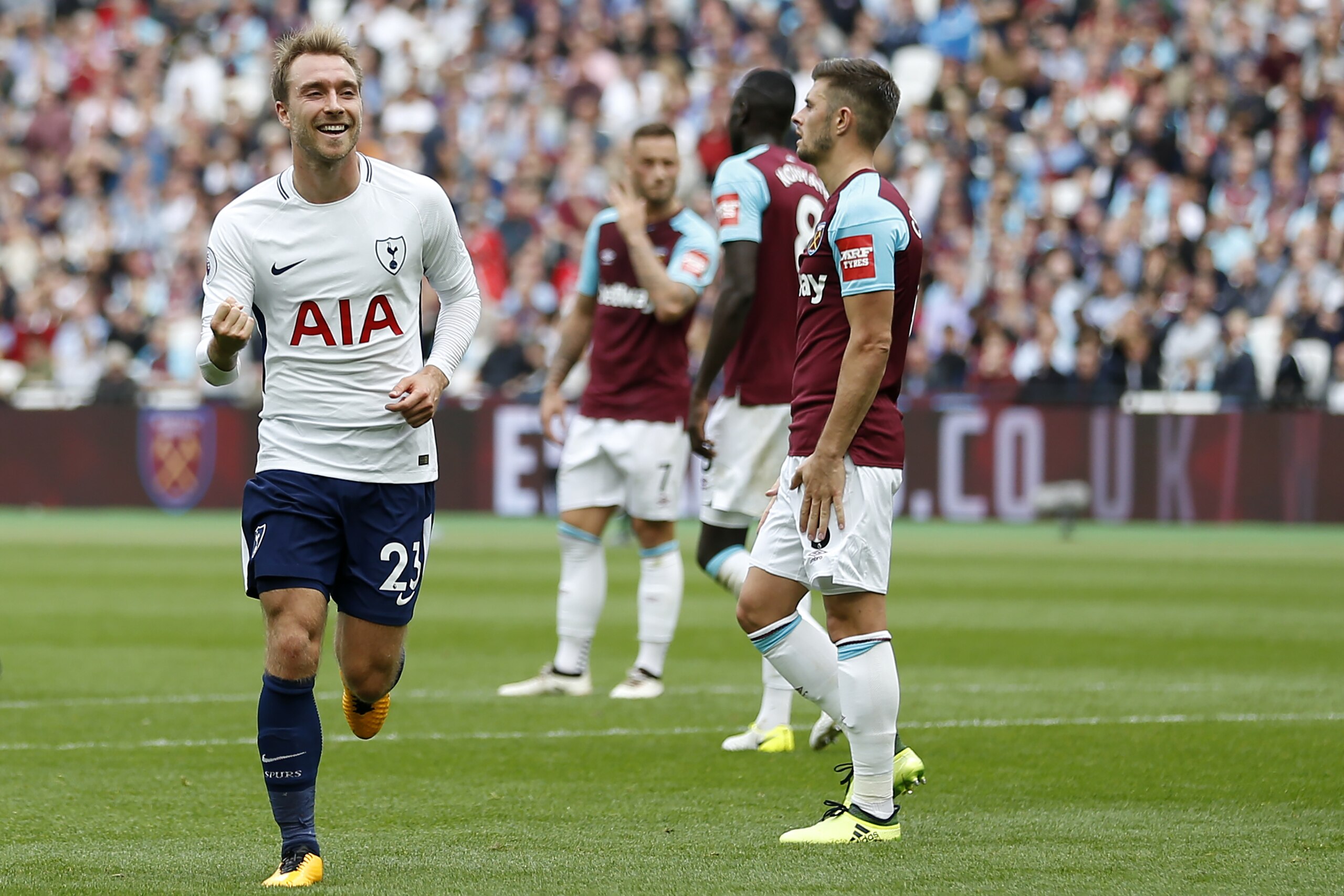 Tottenham Hotspur's Danish midfielder Christian Eriksen celebrates after scoring during the English Premier League football match between West Ham United and Tottenham Hotspur at The London Stadium, in east London on September 23, 2017. / AFP PHOTO / Ian 