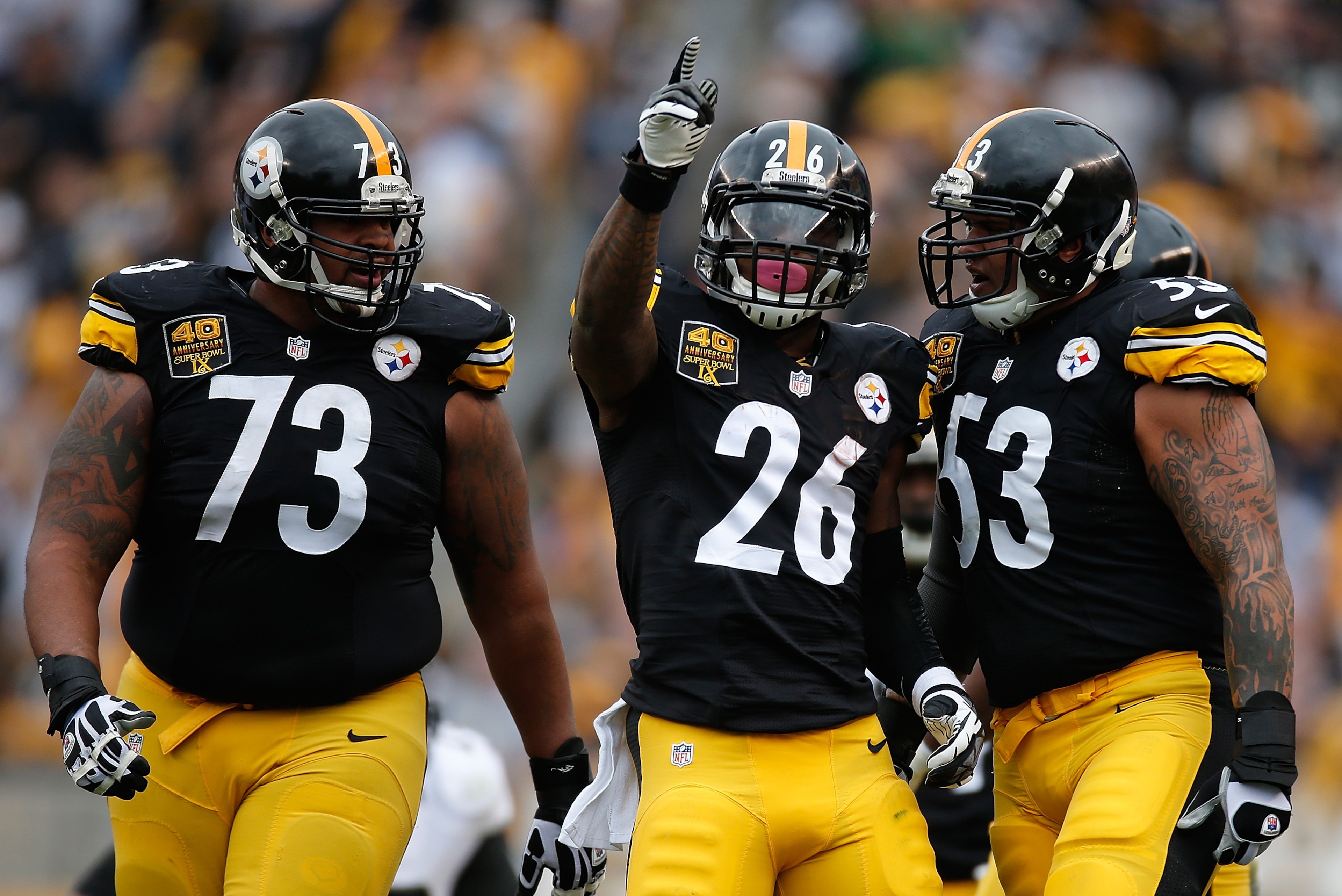 PITTSBURGH, PA - NOVEMBER 30:  Le'Veon Bell #26 reacts alongside Ramon Foster #73 and Maurkice Pouncey #53 of the Pittsburgh Steelers after picking up a first down during the first quarter against the New Orleans Saints at Heinz Field on November 30, 2014