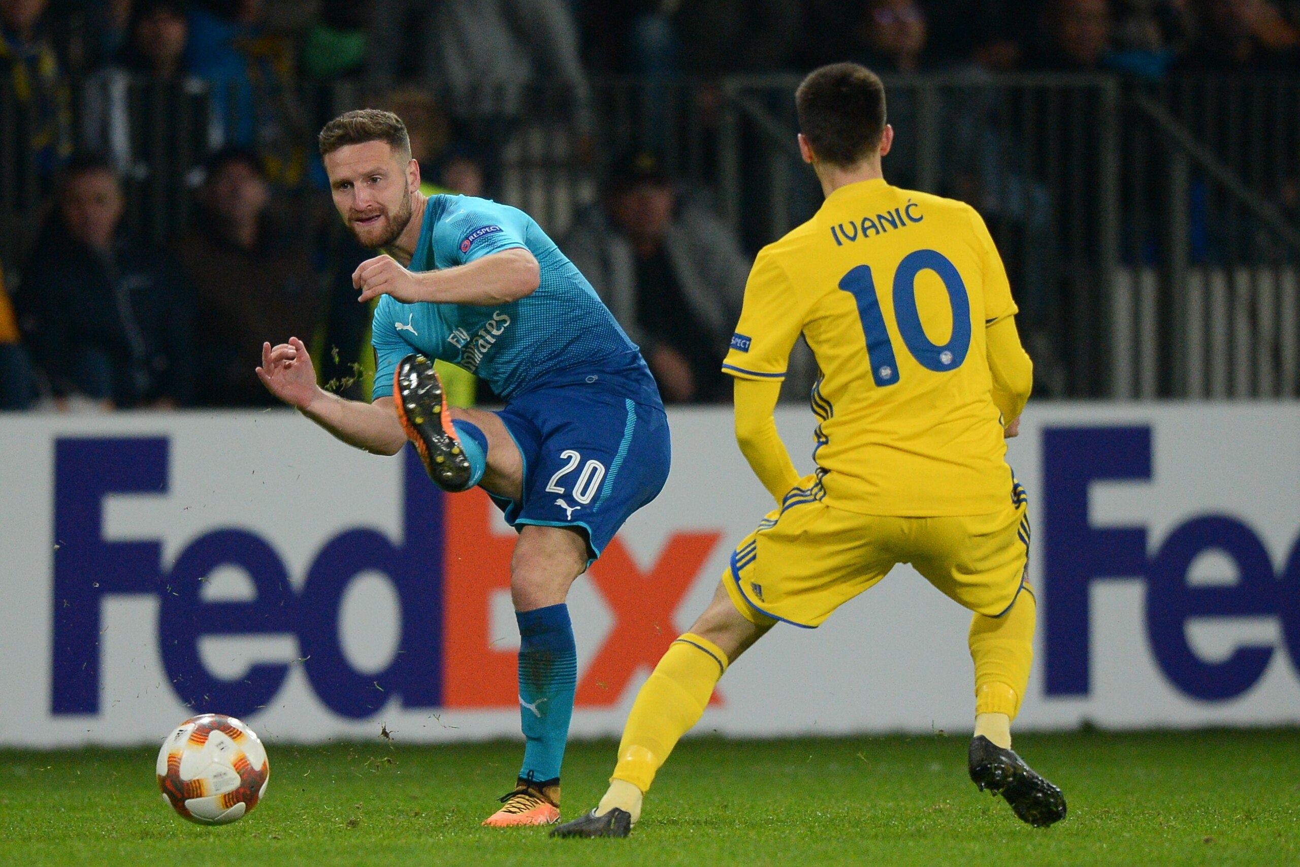 Arsenal's defender from Germany Shkodran Mustafi (L) and BATE Borisov's midfielder from Montenegro Mirko Ivanic vie for the ball during the UEFA Europa League Group H football match between FC BATE Borisov and Arsenal FC in Borisov, outside Minsk, on Sept