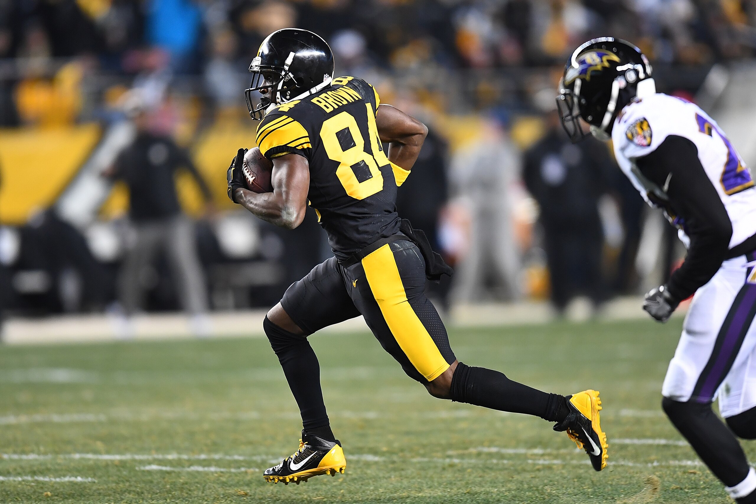 PITTSBURGH, PA - DECEMBER 25: Antonio Brown #84 of the Pittsburgh Steelers in action during the game against the Baltimore Ravens at Heinz Field on December 25, 2016 in Pittsburgh, Pennsylvania. (Photo by Joe Sargent/Getty Images) *** Local Caption ***