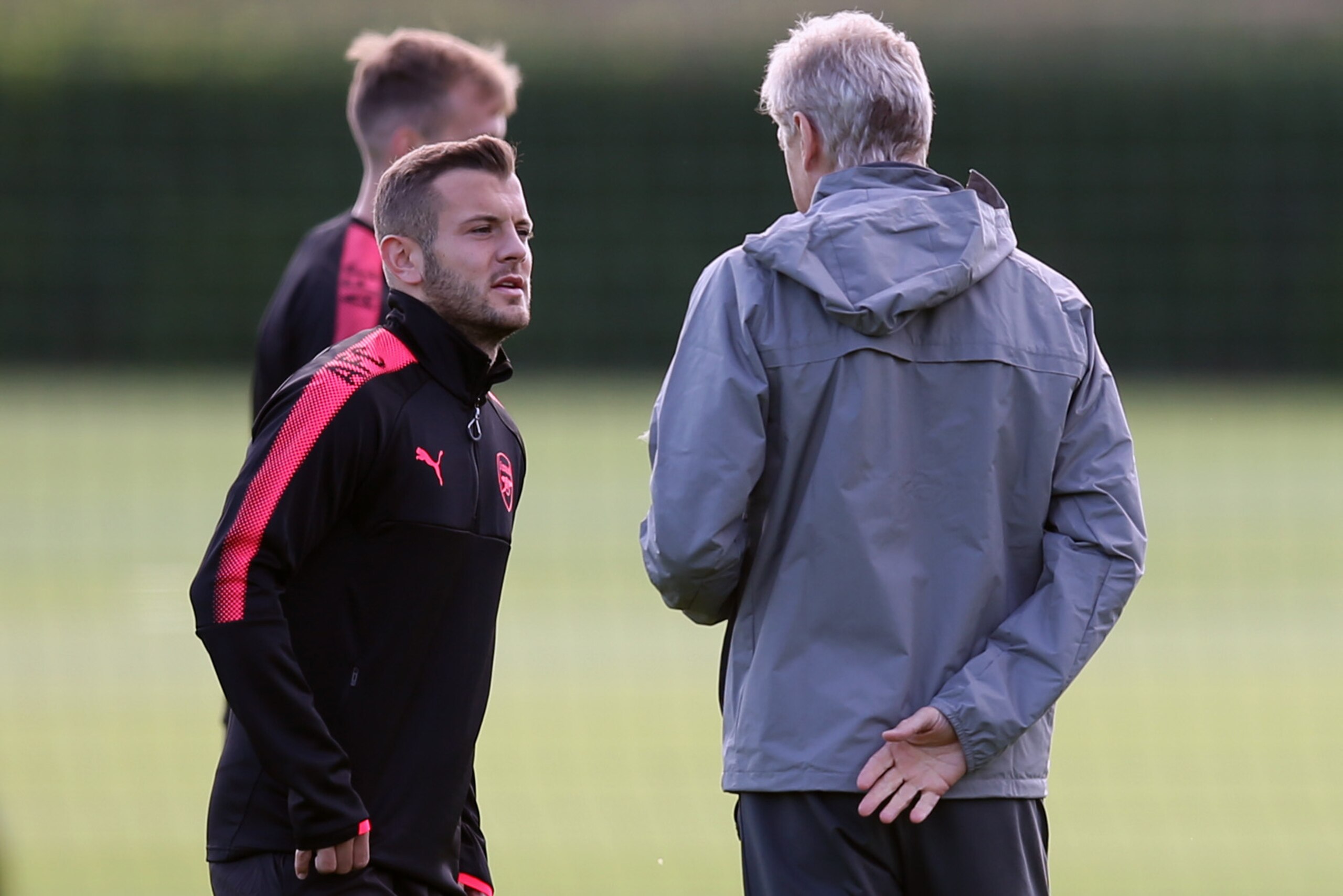 ST ALBANS, ENGLAND - SEPTEMBER 13: Jack Wilshere of Arsenal talks to Arsene Wenger manager / head coach of Arsenal during Arsenal training at London Colney on September 13, 2017 in St Albans, England. (Photo by Catherine Ivill - AMA/Getty Images)