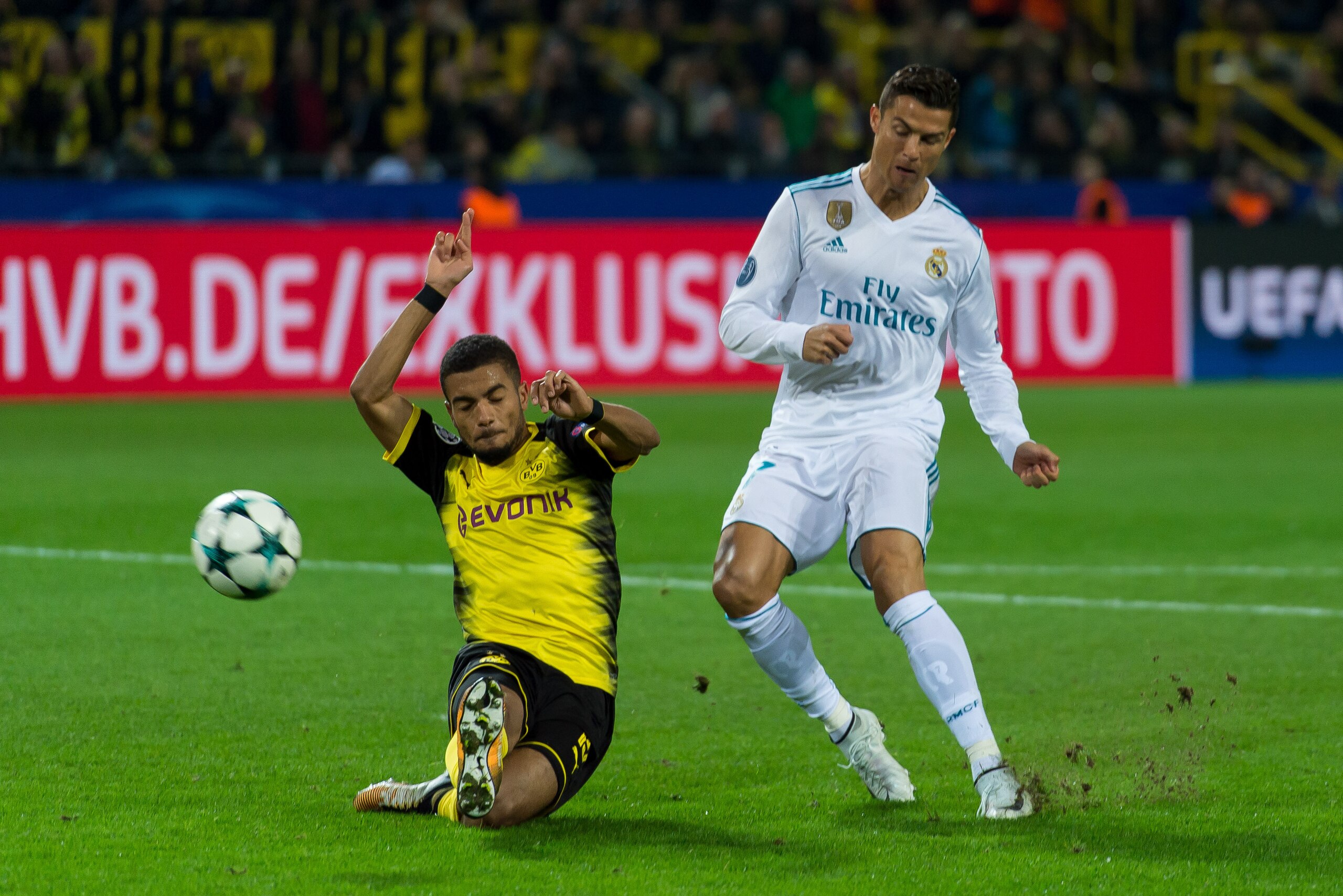 DORTMUND, GERMANY - SEPTEMBER 26: Cristiano Ronaldo of Real Madrid scores a goal during the UEFA Champions League group H match between Borussia Dortmund and Real Madrid at Signal Iduna Park on September 26, 2017 in Dortmund, Germany. (Photo by TF-Images/ DORTMUND, GERMANY - SEPTEMBER 26: Cristiano Ronaldo of Real Madrid scores a goal during the UEFA Champions League group H match between Borussia Dortmund and Real Madrid at Signal Iduna Park on September 26, 2017 in Dortmund, Germany. (Photo by TF-Images/