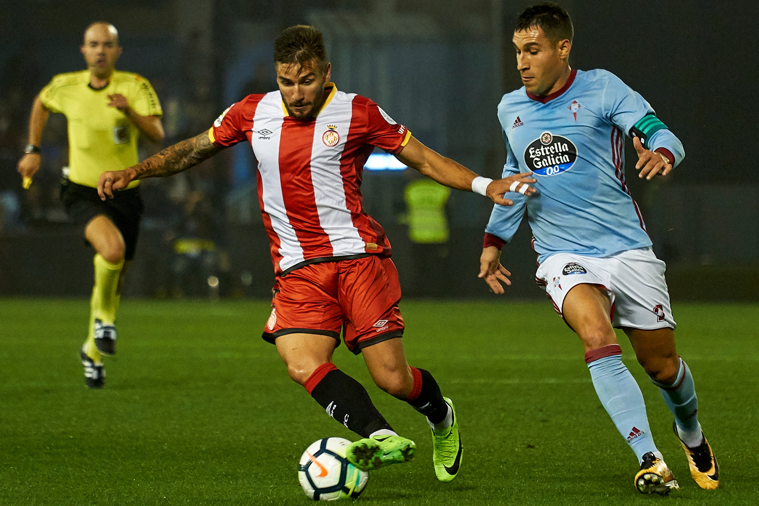 VIGO, SPAIN - SEPTEMBER 29:  Cristian Portugues 'Portu' of Girona FC is challenged by Hugo Mallo of Celta de Vigo during the La Liga match between Celta de Vigo and Girona at Balaidos Stadium on September 29, 2017 in Vigo, Spain.  (Photo by fotopress/Gett