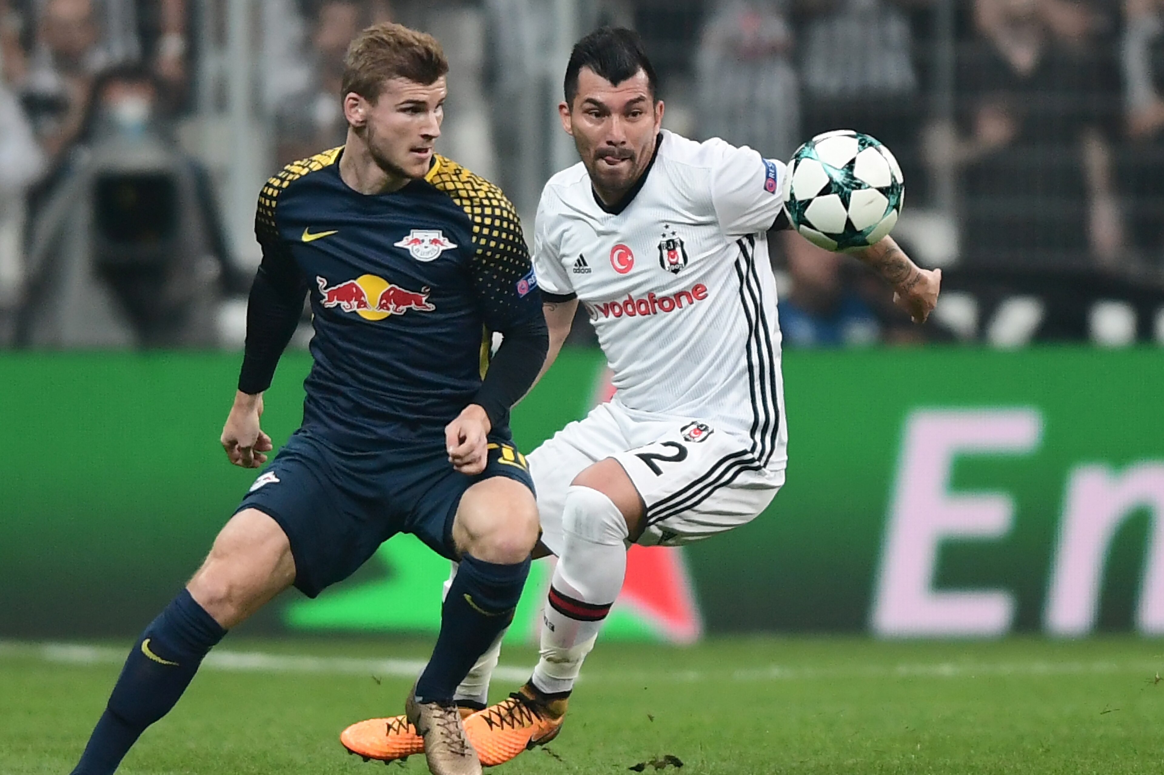 Leipzig's Timo Werner (L)fights for the ball with Besiktas` Gary Medel (R) during the UEFA Champions League group G football match between Besiktas and RB Leipzig at Vodafone Park stadium in Istanbul on September 26, 2017. / AFP PHOTO / OZAN KOSE        (
