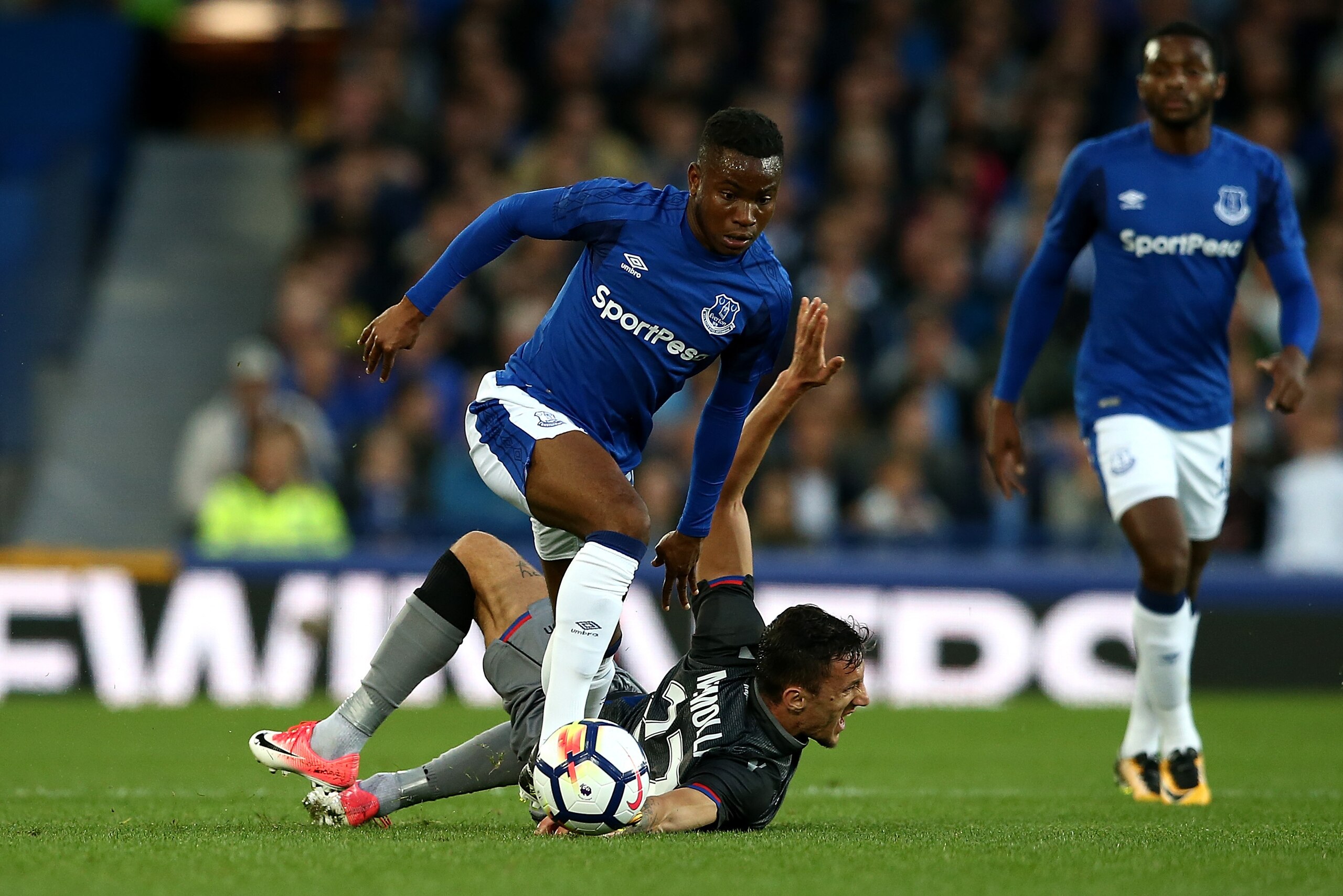 LIVERPOOL, ENGLAND - AUGUST 17:  Ademola Lookman of Everton competes with Hysen Memolla of Hajduk Split during the UEFA Europa League Qualifying Play-Offs round first leg match between Everton FC and Hajduk Split at Goodison Park on August 17, 2017 in Liv
