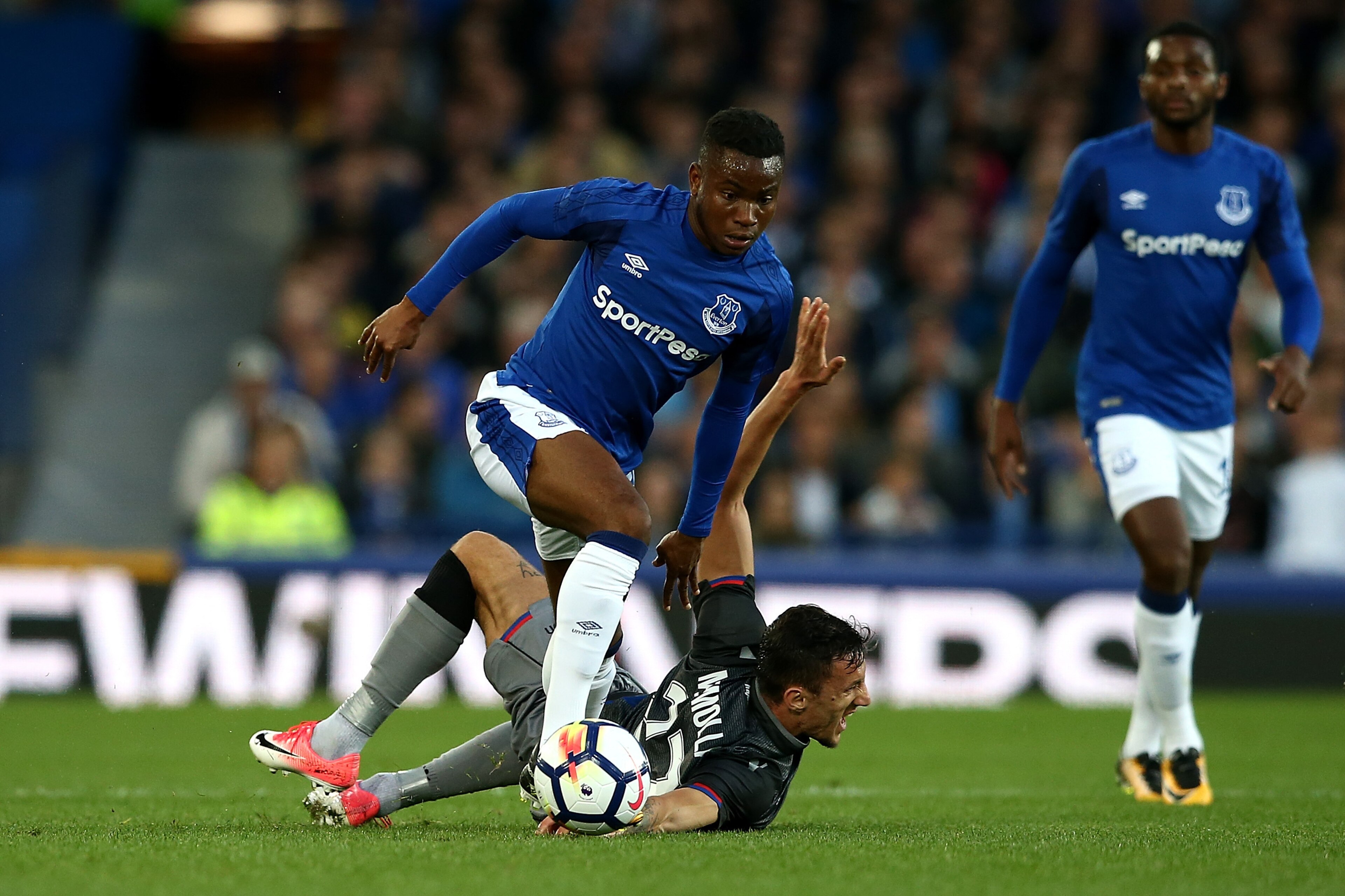 LIVERPOOL, ENGLAND - AUGUST 17:  Ademola Lookman of Everton competes with Hysen Memolla of Hajduk Split during the UEFA Europa League Qualifying Play-Offs round first leg match between Everton FC and Hajduk Split at Goodison Park on August 17, 2017 in Liv