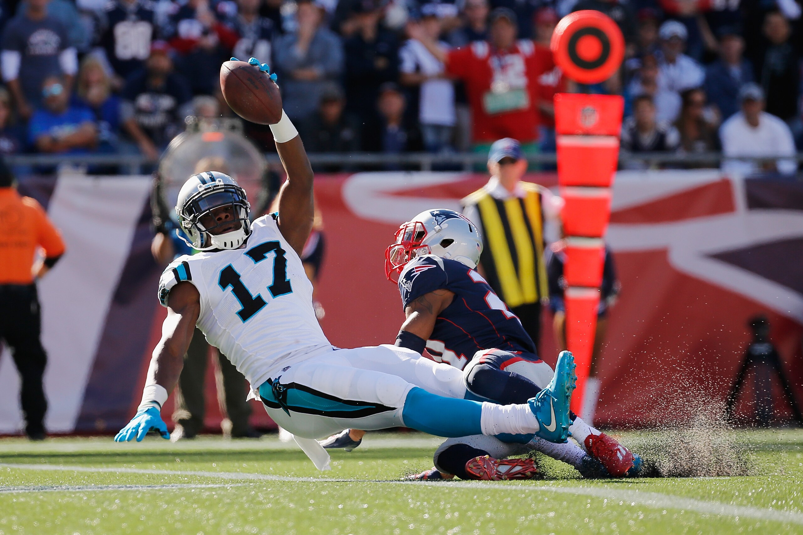 FOXBORO, MA - OCTOBER 01:  Devin Funchess #17 of the Carolina Panthers scores a touchdown during the third quarter against the New England Patriots at Gillette Stadium on October 1, 2017 in Foxboro, Massachusetts.  (Photo by Jim Rogash/Getty Images)