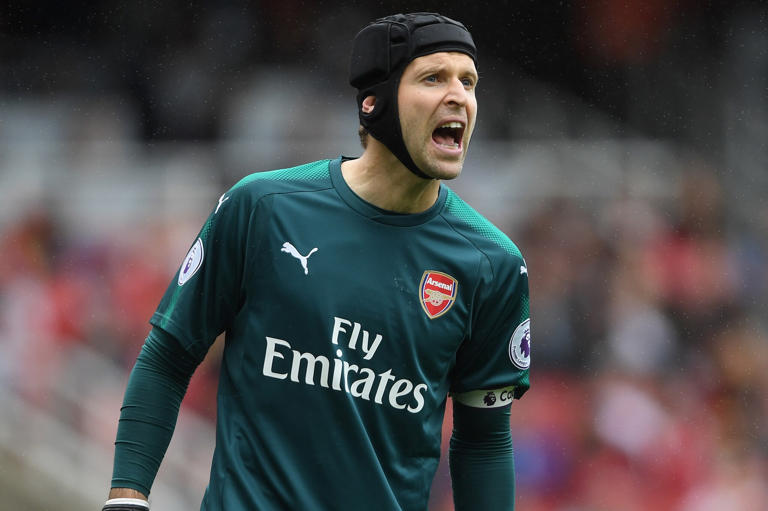 LONDON, ENGLAND - OCTOBER 01:  Petr Cech of Arsenal in action during the Premier League match between Arsenal and Brighton and Hove Albion at Emirates Stadium on October 1, 2017 in London, England.  (Photo by Mike Hewitt/Getty Images)