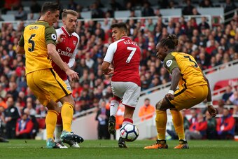 LONDON, ENGLAND - OCTOBER 01: Alexis Sanchez of Arsenal backheels a pass to Alex Iwobi of Arsenal (not pictured) who scores to make it 2-0 during the Premier League match between Arsenal and Brighton and Hove Albion at Emirates Stadium on October 1, 2017 
