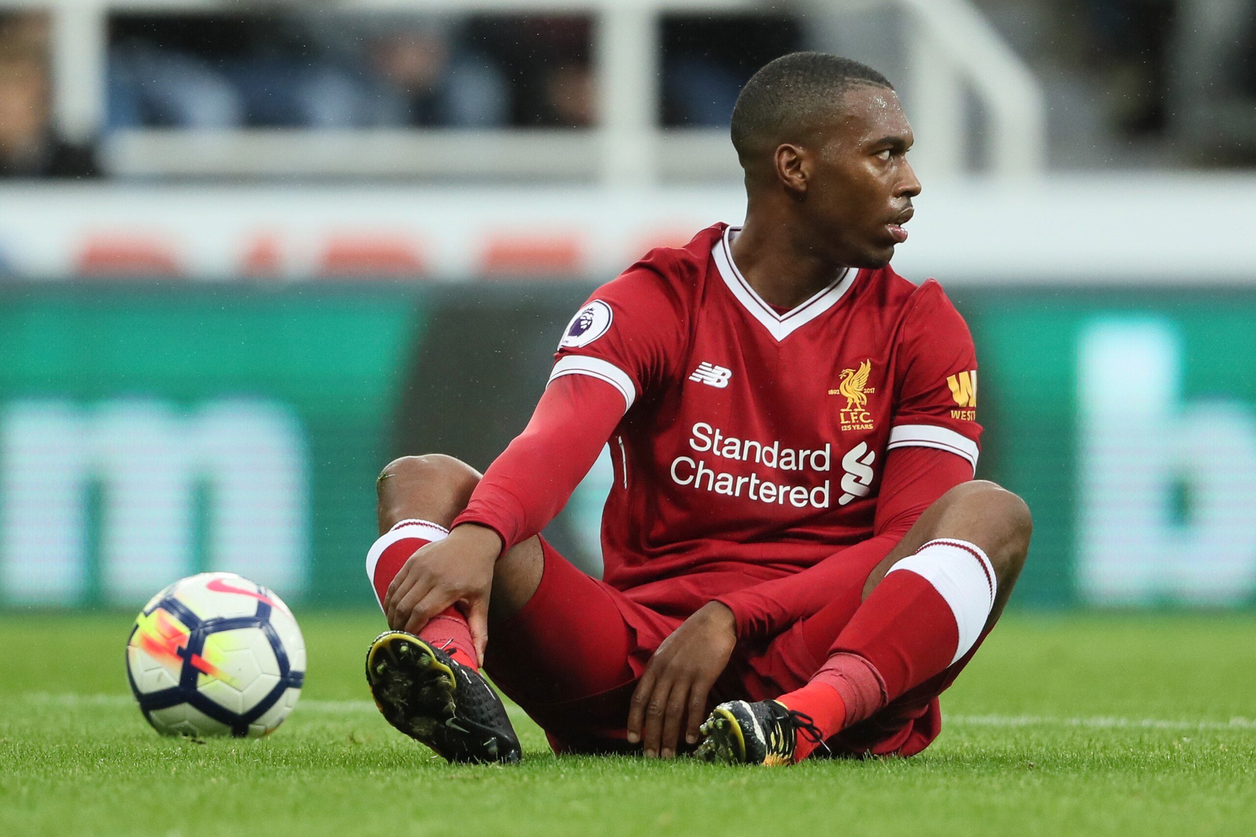 NEWCASTLE UPON TYNE, ENGLAND - OCTOBER 01:  Daniel Sturridge of Liverpool reacts to a challenge during the Premier League match between Newcastle United and Liverpool at St. James' Park on October 1, 2017 in Newcastle upon Tyne, England.  (Photo by Matthe