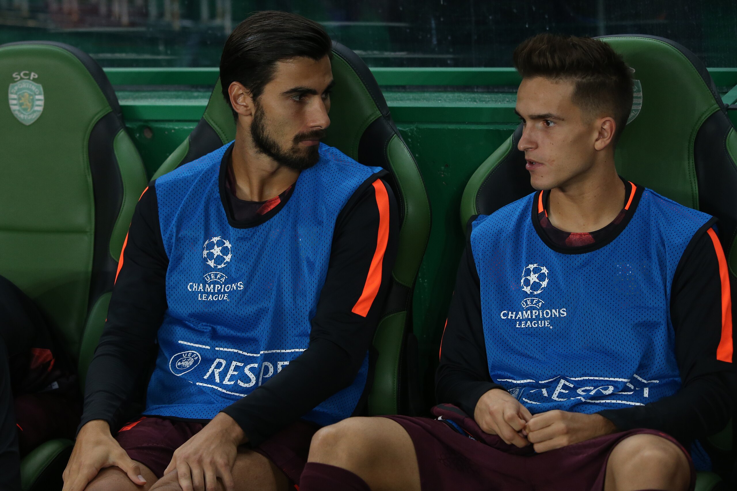 LISBON, PORTUGAL - SEPTEMBER 27: Barcelona midfielder Andre Gomes from Portugal (L) and Barcelona midfielder Denis Suarez from Spain (R) before the start of the UEFA Champions League match between Sporting Clube de Portugal and FC Barcelona at Estadio Jos LISBON, PORTUGAL - SEPTEMBER 27: Barcelona midfielder Andre Gomes from Portugal (L) and Barcelona midfielder Denis Suarez from Spain (R) before the start of the UEFA Champions League match between Sporting Clube de Portugal and FC Barcelona at Estadio Jos