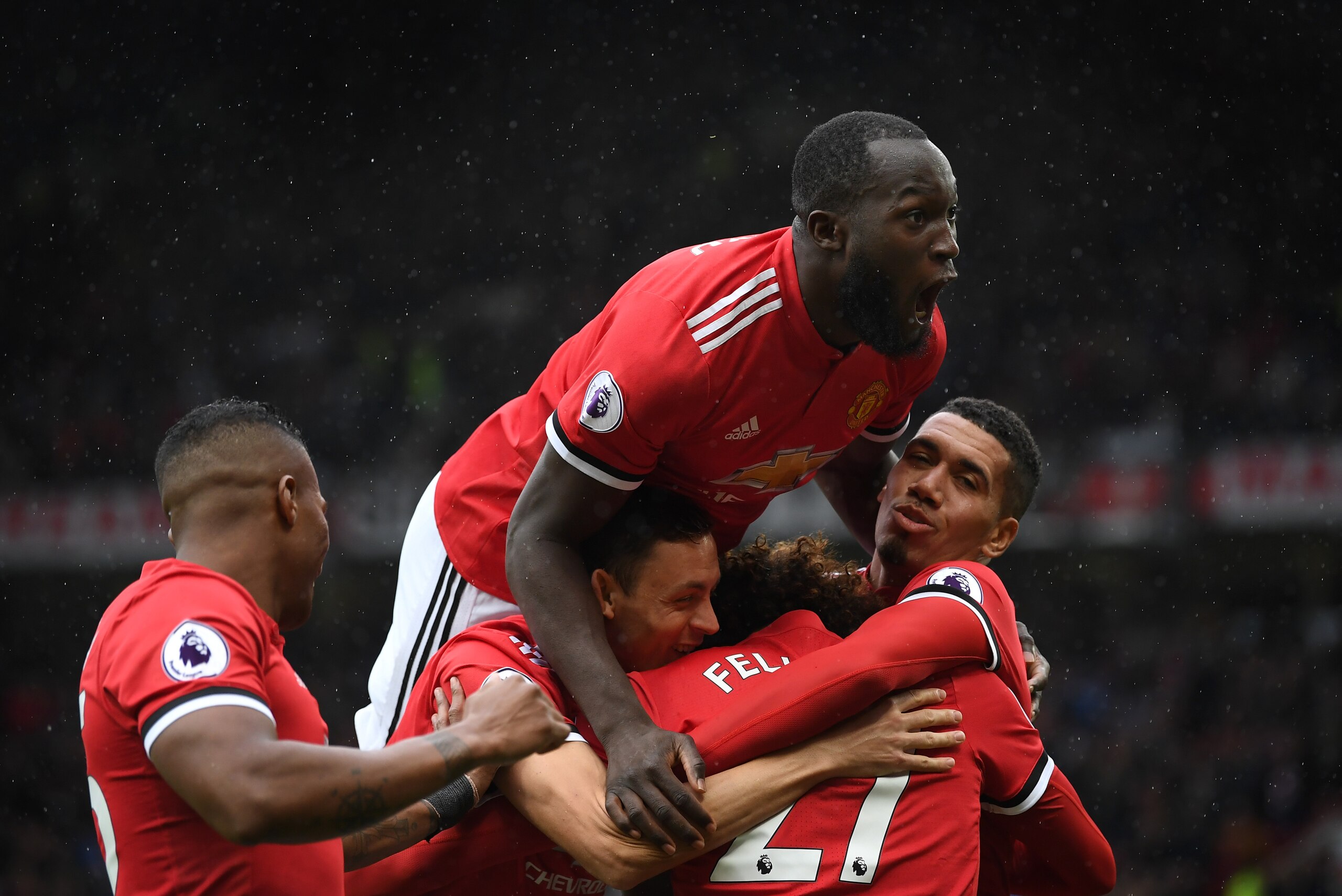 MANCHESTER, ENGLAND - SEPTEMBER 30: Romelu Lukaku of Manchester United congratulates Marouane Fellaini on scoring the third goal during the Premier League match between Manchester United and Crystal Palace at Old Trafford on September 30, 2017 in Manchest MANCHESTER, ENGLAND - SEPTEMBER 30: Romelu Lukaku of Manchester United congratulates Marouane Fellaini on scoring the third goal during the Premier League match between Manchester United and Crystal Palace at Old Trafford on September 30, 2017 in Manchest