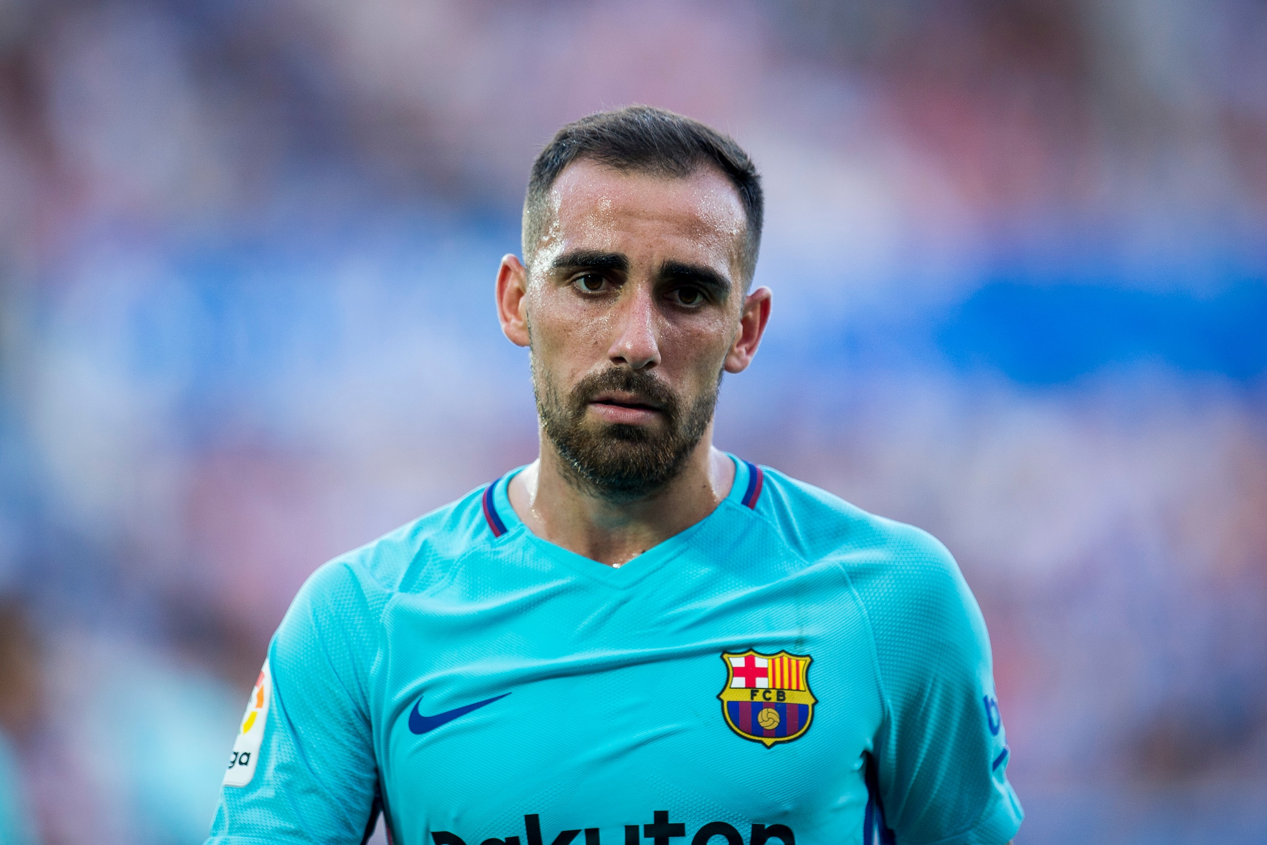 VITORIA-GASTEIZ, SPAIN - AUGUST 26:  Paco Alcacer of FC Barcelona reacts during the La Liga match between Deportivo Alaves and Barcelona at Estadio de Mendizorroza on August 26, 2017 in Vitoria-Gasteiz, Spain.  (Photo by Juan Manuel Serrano Arce/Getty Ima