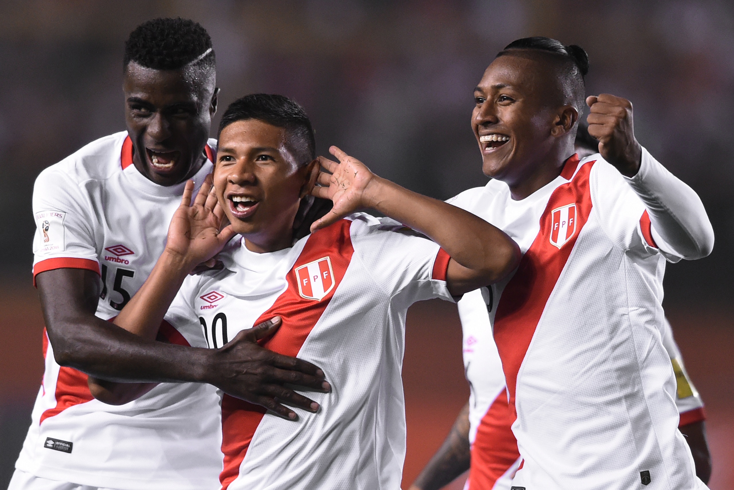 Peru's Edison Flores (C) celebrates after scoring against Bolivia during their 2018 World Cup football qualifier match in Lima, on August 31, 2017. / AFP PHOTO / Cris BOURONCLE        (Photo credit should read CRIS BOURONCLE/AFP/Getty Images)