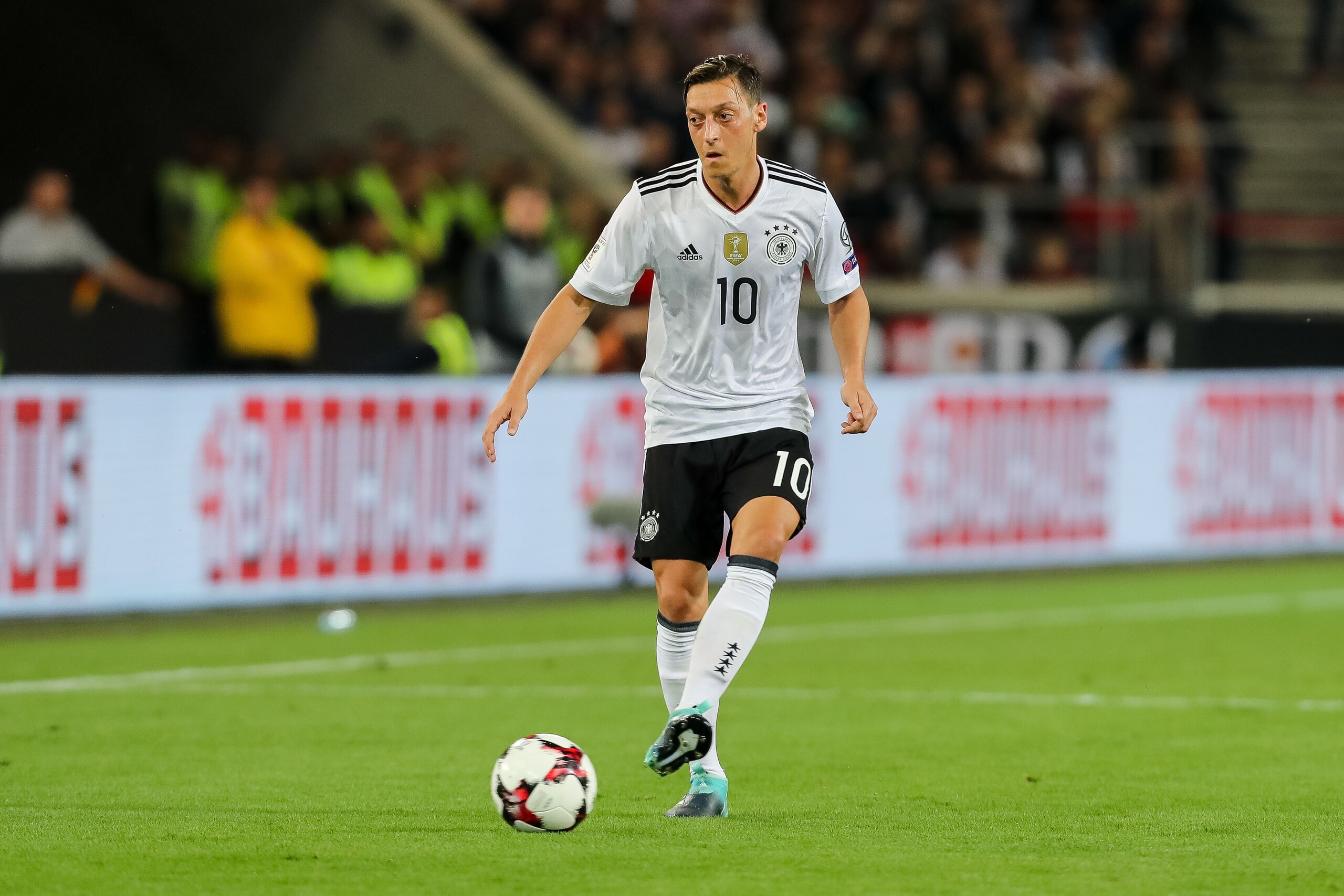 STUTTGART, GERMANY - SEPTEMBER 04: Mesut Oezil of Germany controls the ball during the FIFA 2018 World Cup Qualifier between Germany and Norway at Mercedes-Benz Arena on September 4, 2017 in Stuttgart, Baden-Wuerttemberg. (Photo by TF-Images/TF-Images via STUTTGART, GERMANY - SEPTEMBER 04: Mesut Oezil of Germany controls the ball during the FIFA 2018 World Cup Qualifier between Germany and Norway at Mercedes-Benz Arena on September 4, 2017 in Stuttgart, Baden-Wuerttemberg. (Photo by TF-Images/TF-Images via