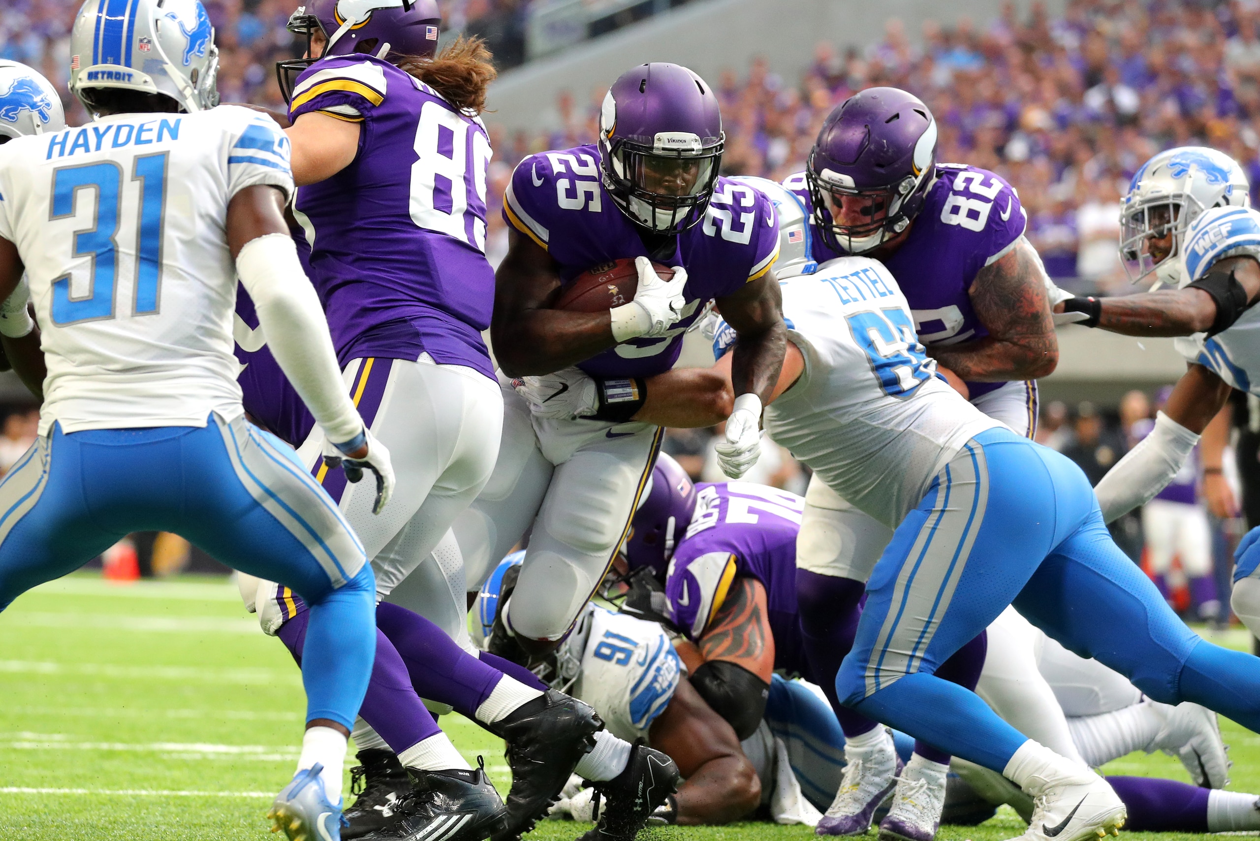 MINNEAPOLIS, MN - OCTOBER 1: Latavius Murray #25 of the Minnesota Vikings carries the ball in the second half of the game against the Detroit Lions on October 1, 2017 at U.S. Bank Stadium in Minneapolis, Minnesota. (Photo by Adam Bettcher/Getty Images)
