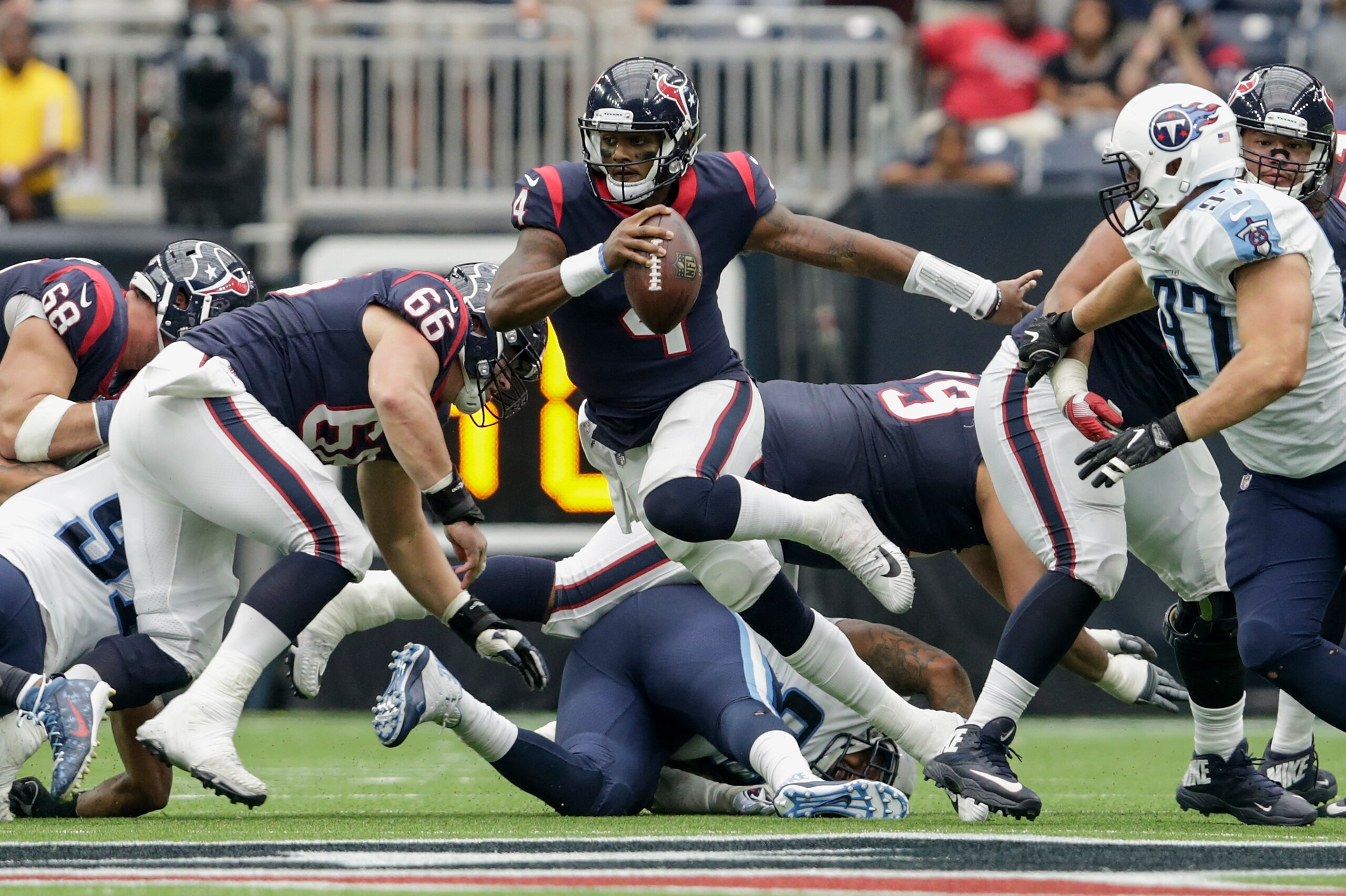 HOUSTON, TX - OCTOBER 01:  Deshaun Watson #4 of the Houston Texans scrambles in the second half Tennessee Titans at NRG Stadium on October 1, 2017 in Houston, Texas.  (Photo by Tim Warner/Getty Images)