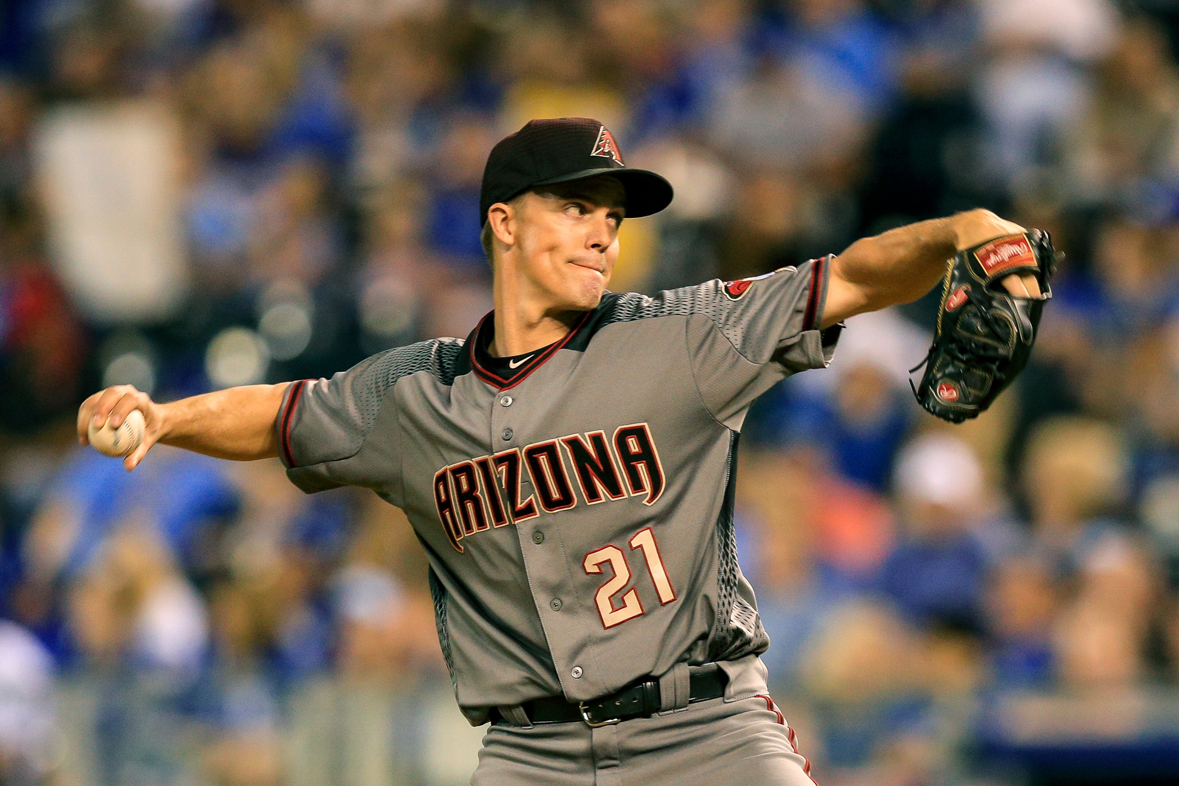KANSAS CITY, MO - SEPTEMBER 29: Zack Greinke #21 of the Arizona Diamondbacks pitches against the Kansas City Royals during the game at Kauffman Stadium on September 29, 2017 in Kansas City, Missouri. (Photo by Brian Davidson/Getty Images) *** local captio