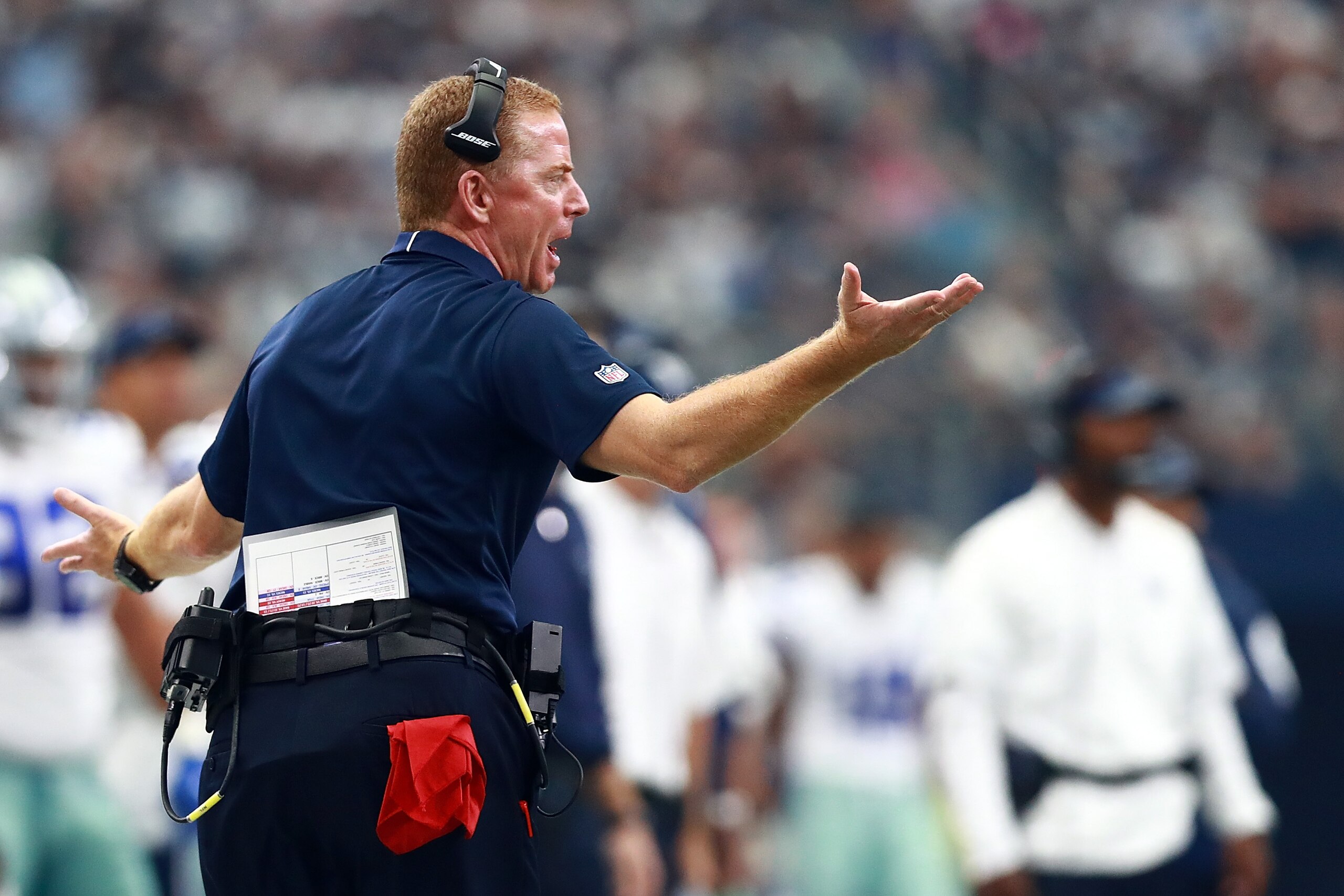 ARLINGTON, TX - OCTOBER 01:  Head coach Jason Garrett of the Dallas Cowboys gestures from the sidelines during a game against the Los Angeles Rams at AT&T Stadium on October 1, 2017 in Arlington, Texas.  (Photo by Tom Pennington/Getty Images)