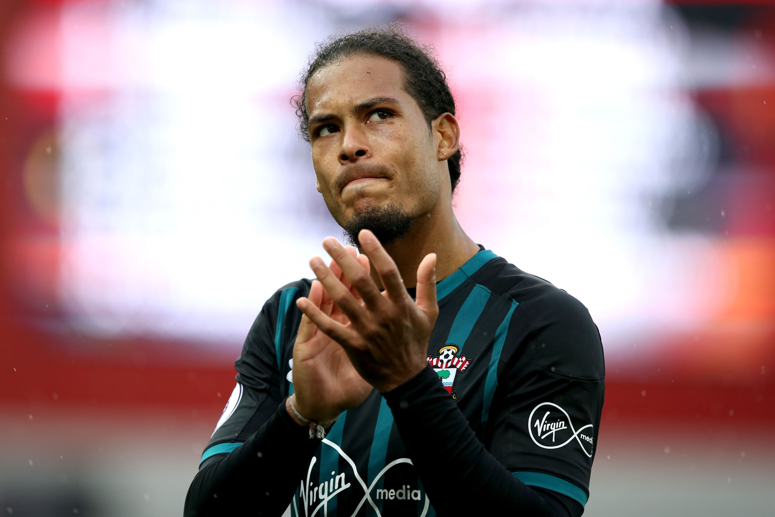 STOKE ON TRENT, ENGLAND - SEPTEMBER 30:  Virgil van Dijk of Southampton applauds supporters after his side's 1-2 defeat in the Premier League match between Stoke City and Southampton at Bet365 Stadium on September 30, 2017 in Stoke on Trent, England.  (Ph
