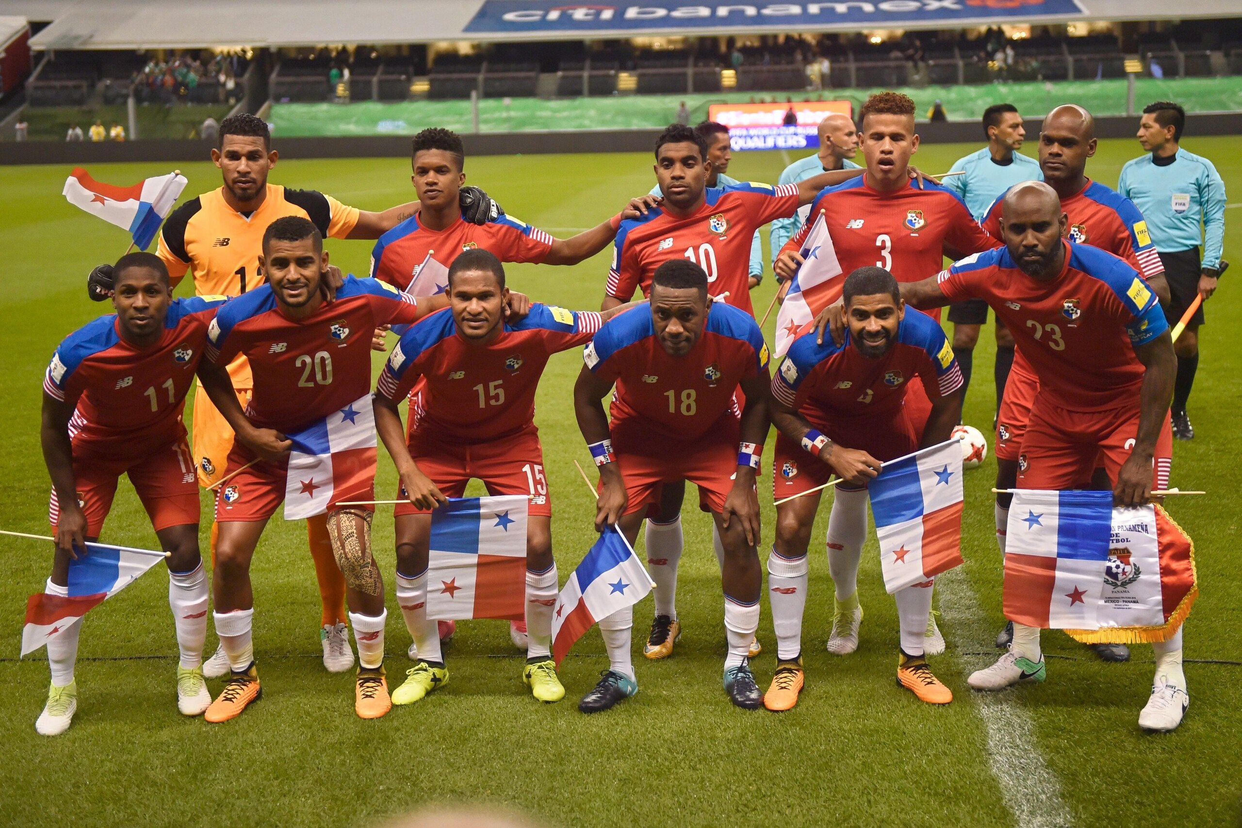 Panama's football team poses during their FIFA World Cup 2018 CONCACAF qualifiers football match in Mexico City, on September 1, 2017. / AFP PHOTO / Pedro Pardo        (Photo credit should read PEDRO PARDO/AFP/Getty Images)