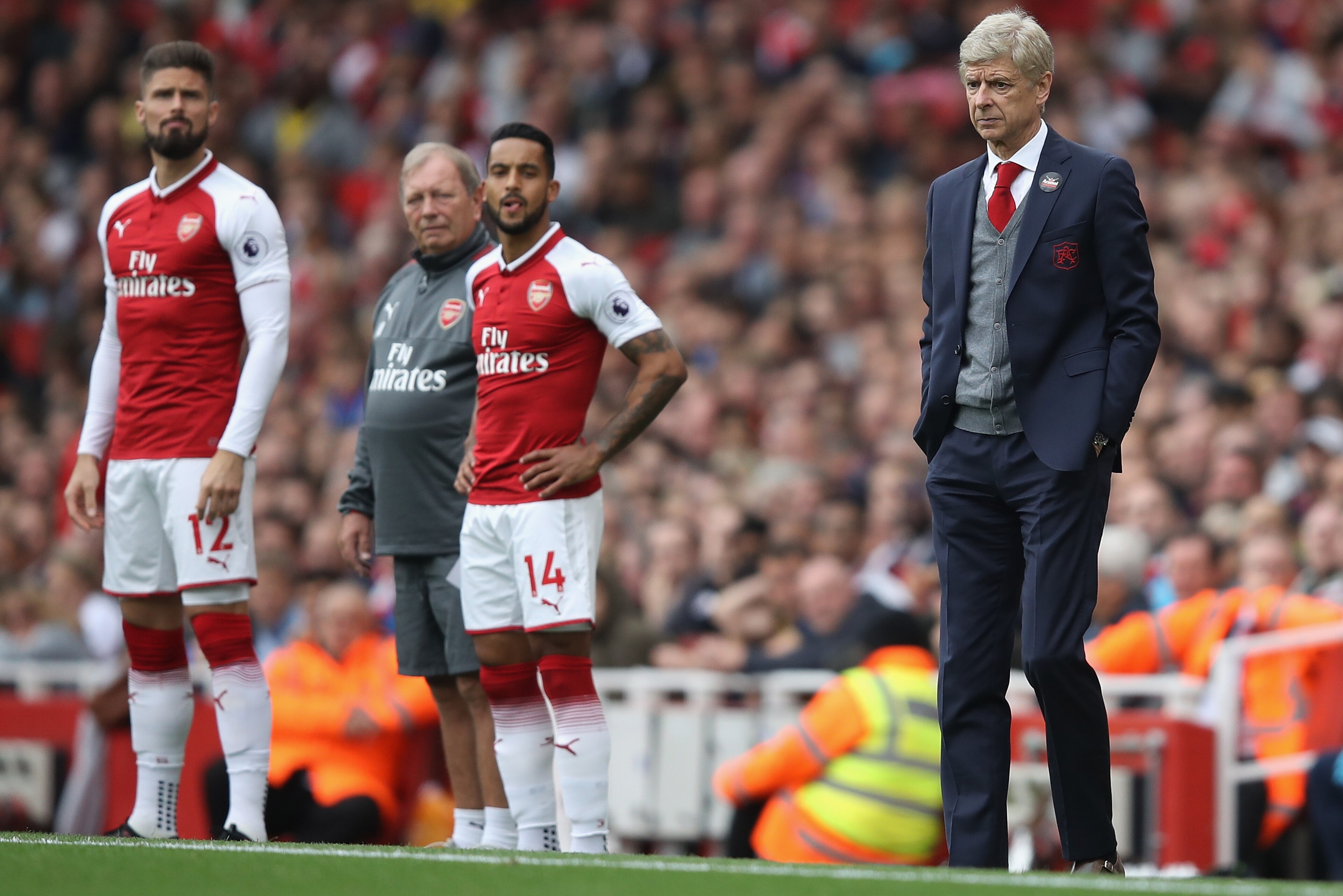 LONDON, ENGLAND - OCTOBER 01:  Arsene Wenger manager of Arsenal looks on as Olivier Giroud and Theo Walcott of Arsenal prepare to come on during the Premier League match between Arsenal and Brighton and Hove Albion at Emirates Stadium on October 1, 2017 i