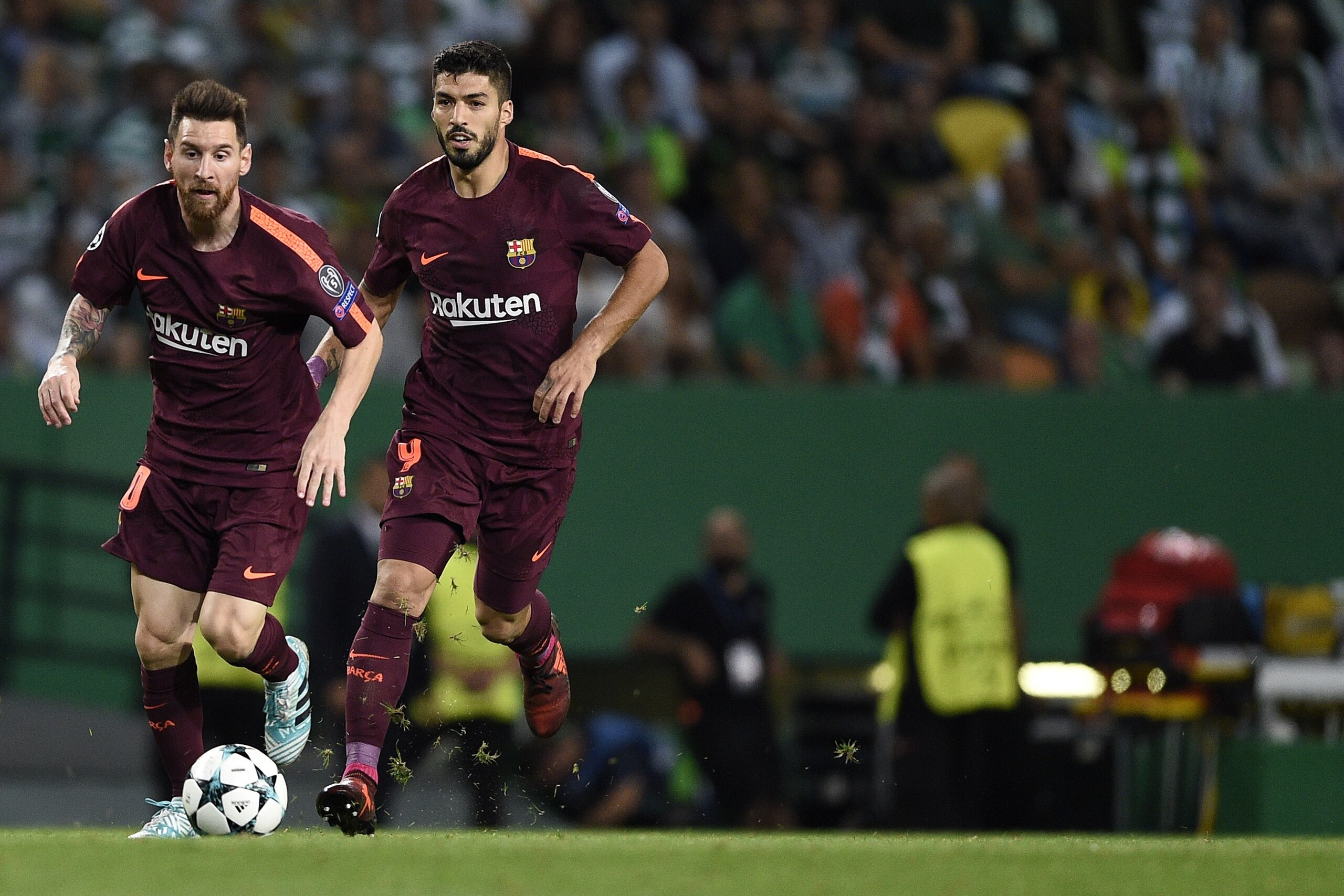LISBON, PORTUGAL - SEPTEMBER 27: Lionel Messi and Luis Suarez of FC Barcelona during the UEFA Champions League group D match between Sporting CP and FC Barcelona at Estadio Jose Alvalade on September 27, 2017 in Lisbon, Portugal. (Photo by Octavio Passos/