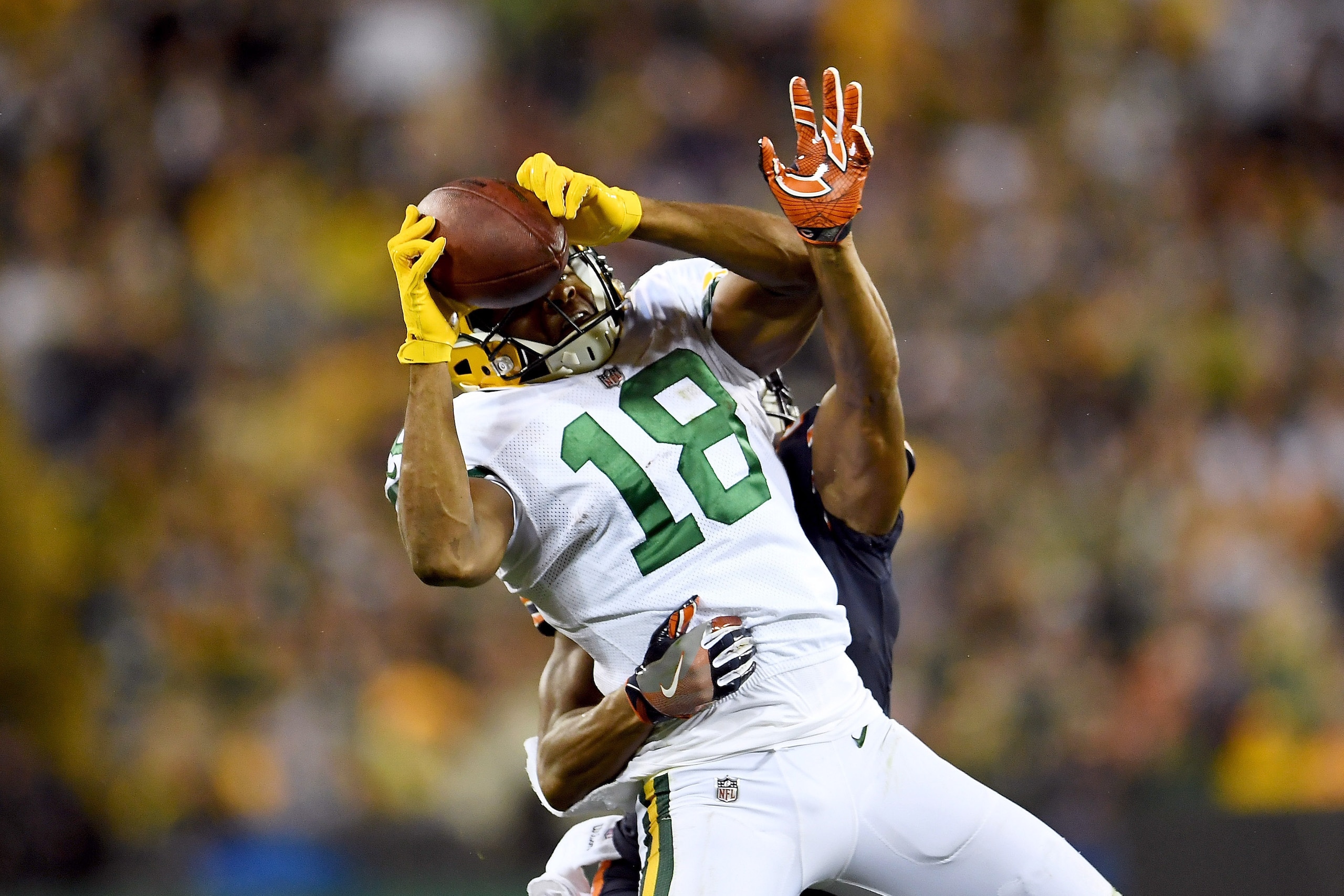 GREEN BAY, WI - SEPTEMBER 28:  Randall Cobb #18 of the Green Bay Packers makes a catch while being guarded by Kyle Fuller #23 of the Chicago Bears in the fourth quarter at Lambeau Field on September 28, 2017 in Green Bay, Wisconsin.  (Photo by Stacy Rever
