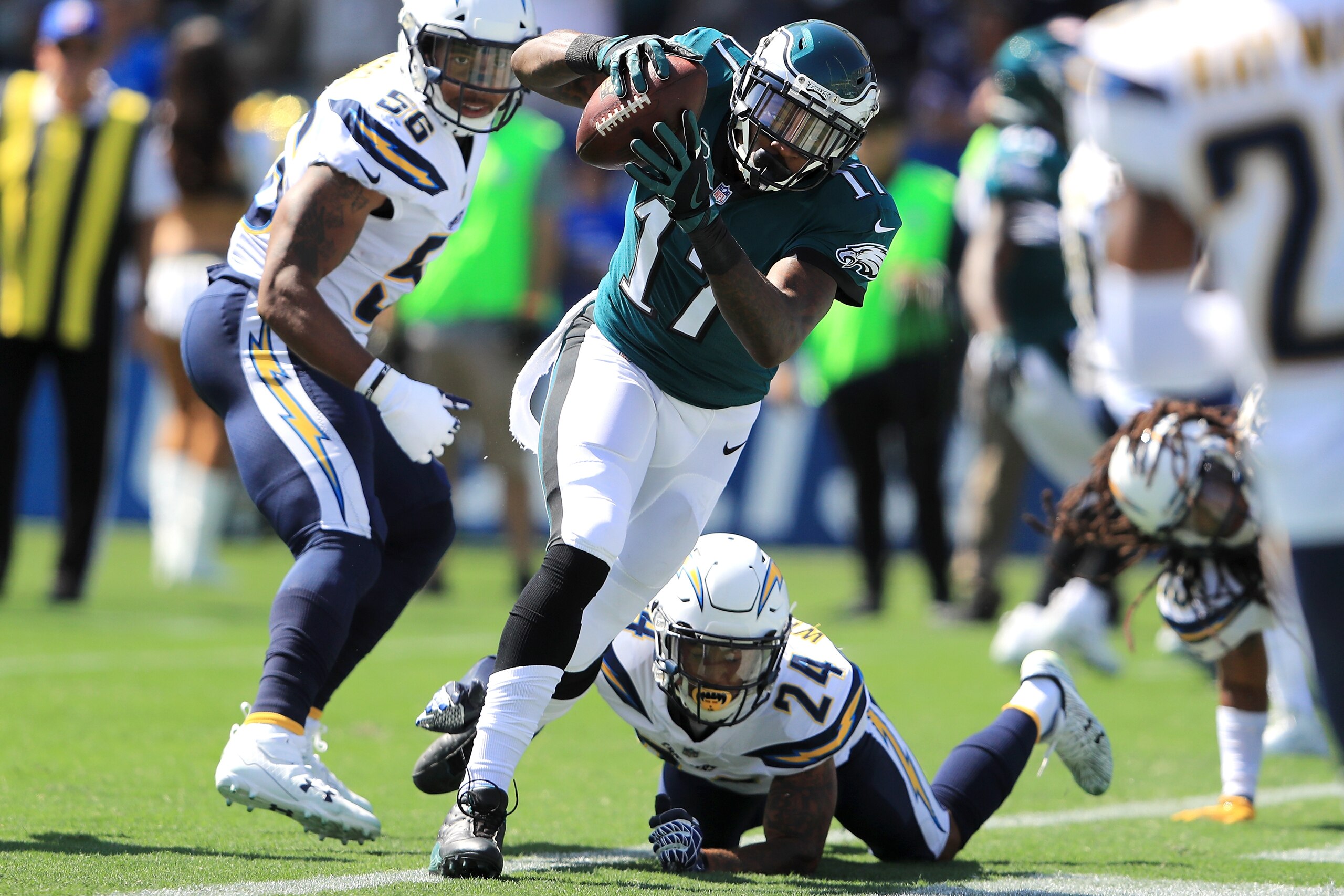 CARSON, CA - OCTOBER 01:  Alshon Jeffery #17 of the Philadelphia Eagles scores a touchdown during the game against the Los Angeles Chargers at StubHub Center on October 1, 2017 in Carson, California.  (Photo by Sean M. Haffey/Getty Images)