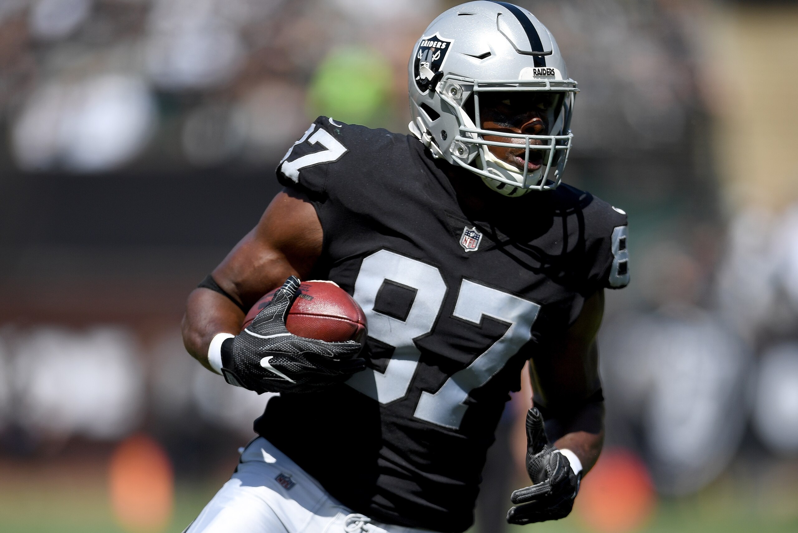 OAKLAND, CA - SEPTEMBER 17:  Jared Cook #87 of the Oakland Raiders runs with the ball after catching a pass against the New York Jets during the first quarter of their NFL football game at Oakland-Alameda County Coliseum on September 17, 2017 in Oakland, 