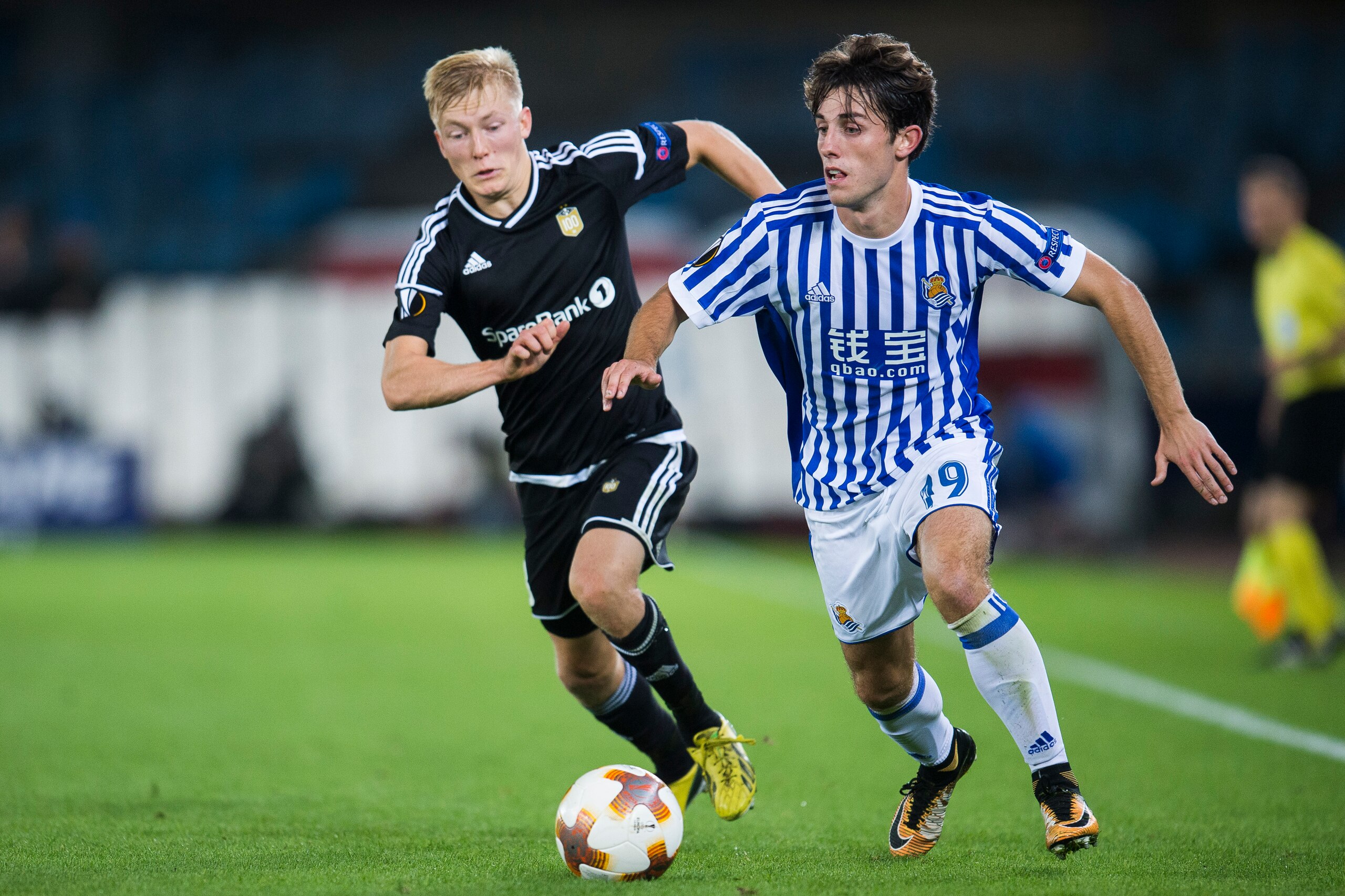 SAN SEBASTIAN, SPAIN - SEPTEMBER 14:  Birger Meling of Rosenborg BK duels for the ball with Alvaro Odriozola of Real Sociedad during the UEFA Europa League group L match between Real Sociedad and Rosenborg BK at Estadio Anoeta on September 14, 2017 in San