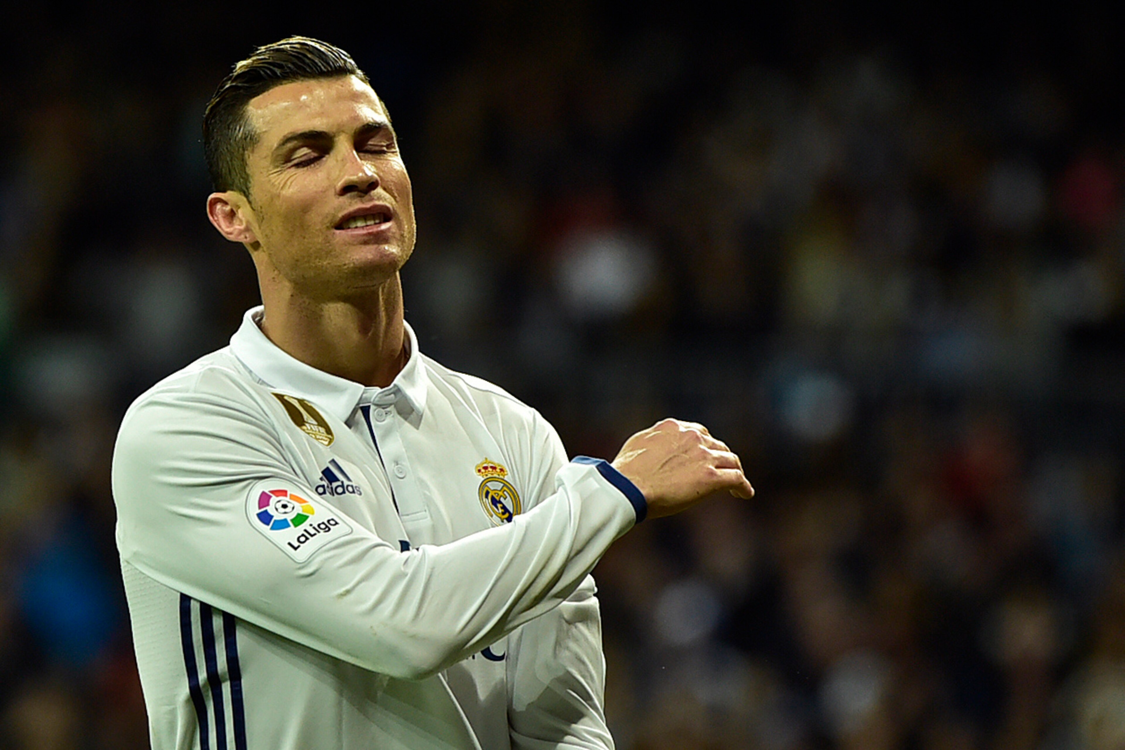 Real Madrid's Portuguese forward Cristiano Ronaldo gestures after missing a goal during the Spanish league footbal match Real Madrid CF vs Real Betis at the Santiago Bernabeu stadium in Madrid on March 12, 2017. / AFP PHOTO / GERARD JULIEN        (Photo c