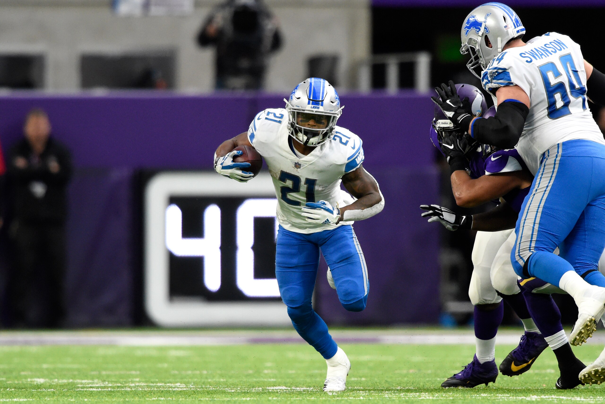MINNEAPOLIS, MN - OCTOBER 1: Ameer Abdullah #21 of the Detroit Lions carries the ball in the first half of the game against the Detroit Lions on October 1, 2017 at U.S. Bank Stadium in Minneapolis, Minnesota. (Photo by Hannah Foslien/Getty Images)