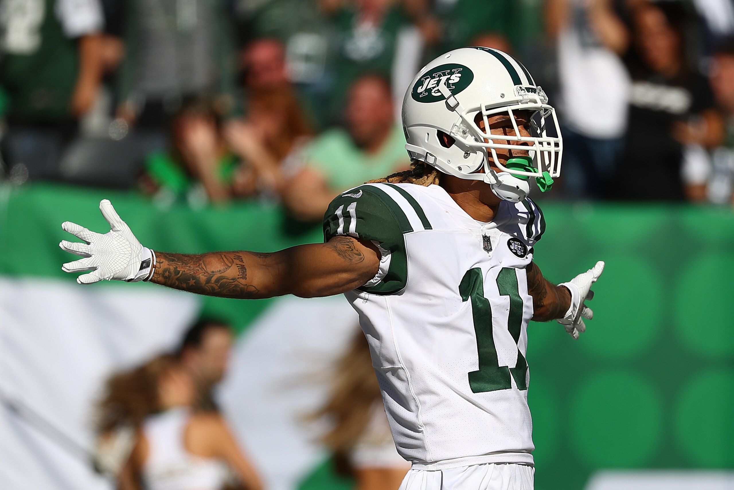 EAST RUTHERFORD, NJ - OCTOBER 01:   Robby Anderson #11 of the New York Jets celebrates after making a catch against the Jacksonville Jaguars during their game at MetLife Stadium on October 1, 2017 in East Rutherford, New Jersey.  (Photo by Al Bello/Getty 